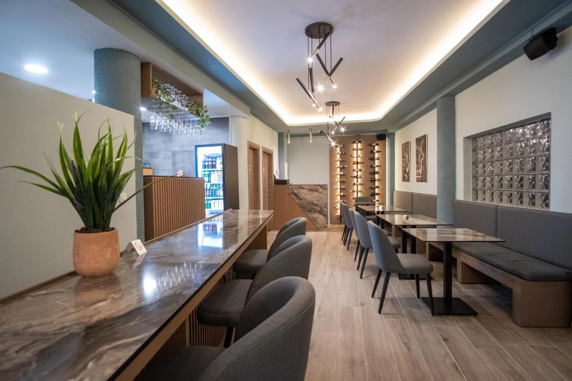 Lounge or bar in Serenity Luxe Suites