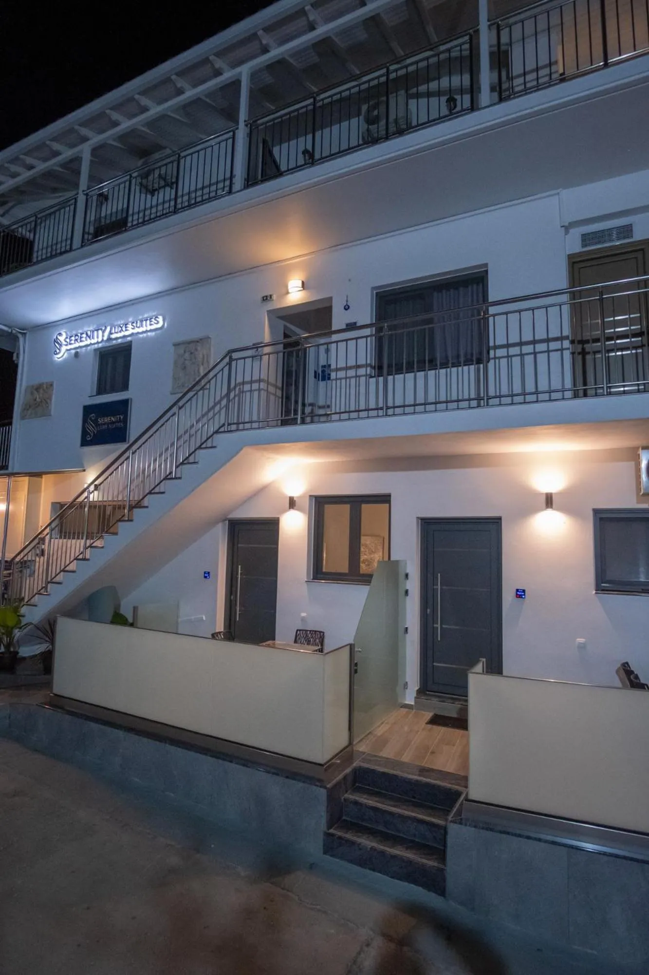 Lounge or bar in Serenity Luxe Suites