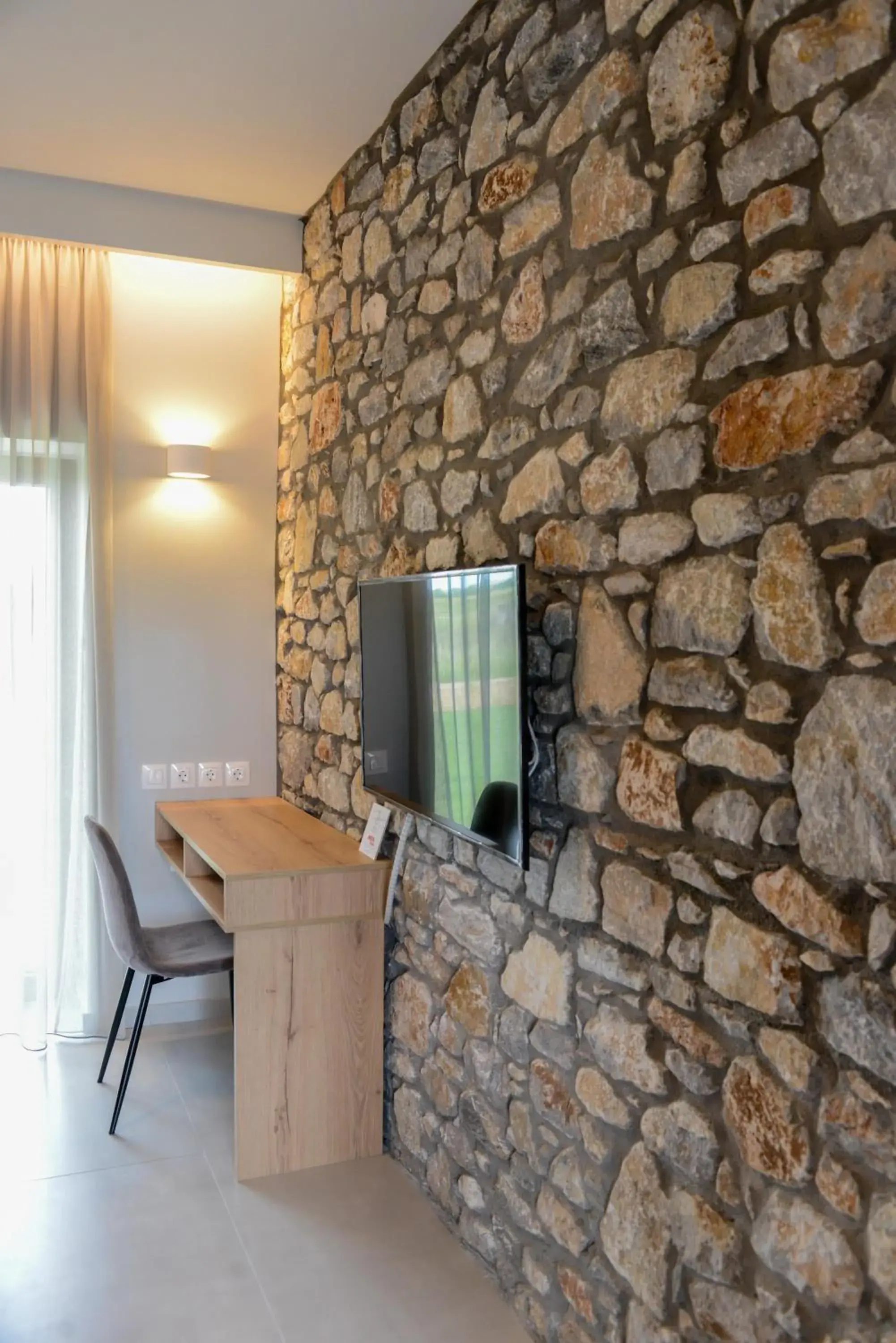 Deluxe Double Room in Comfort Suites & Rooms Deluxe Double Room in Comfort Suites & Rooms