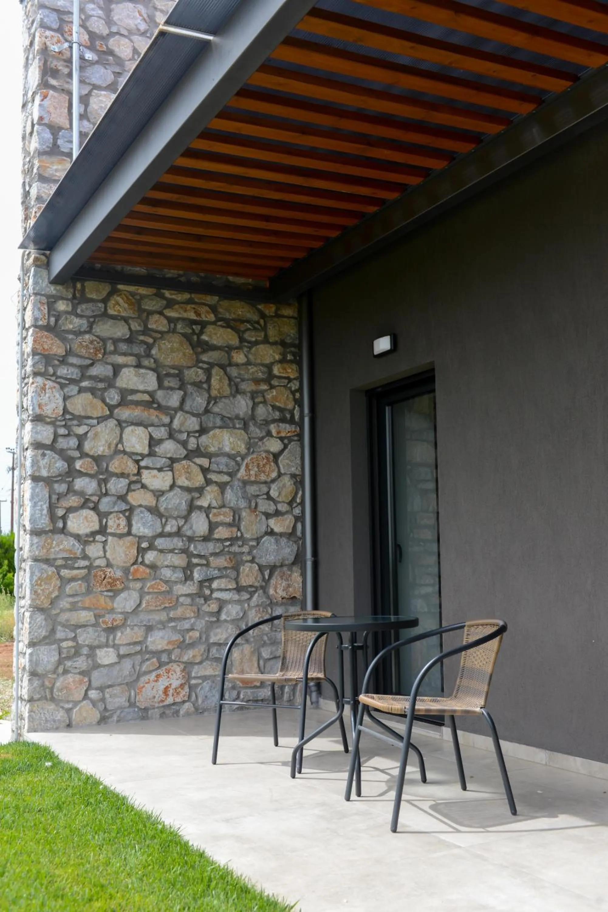 Comfort Suites & Rooms