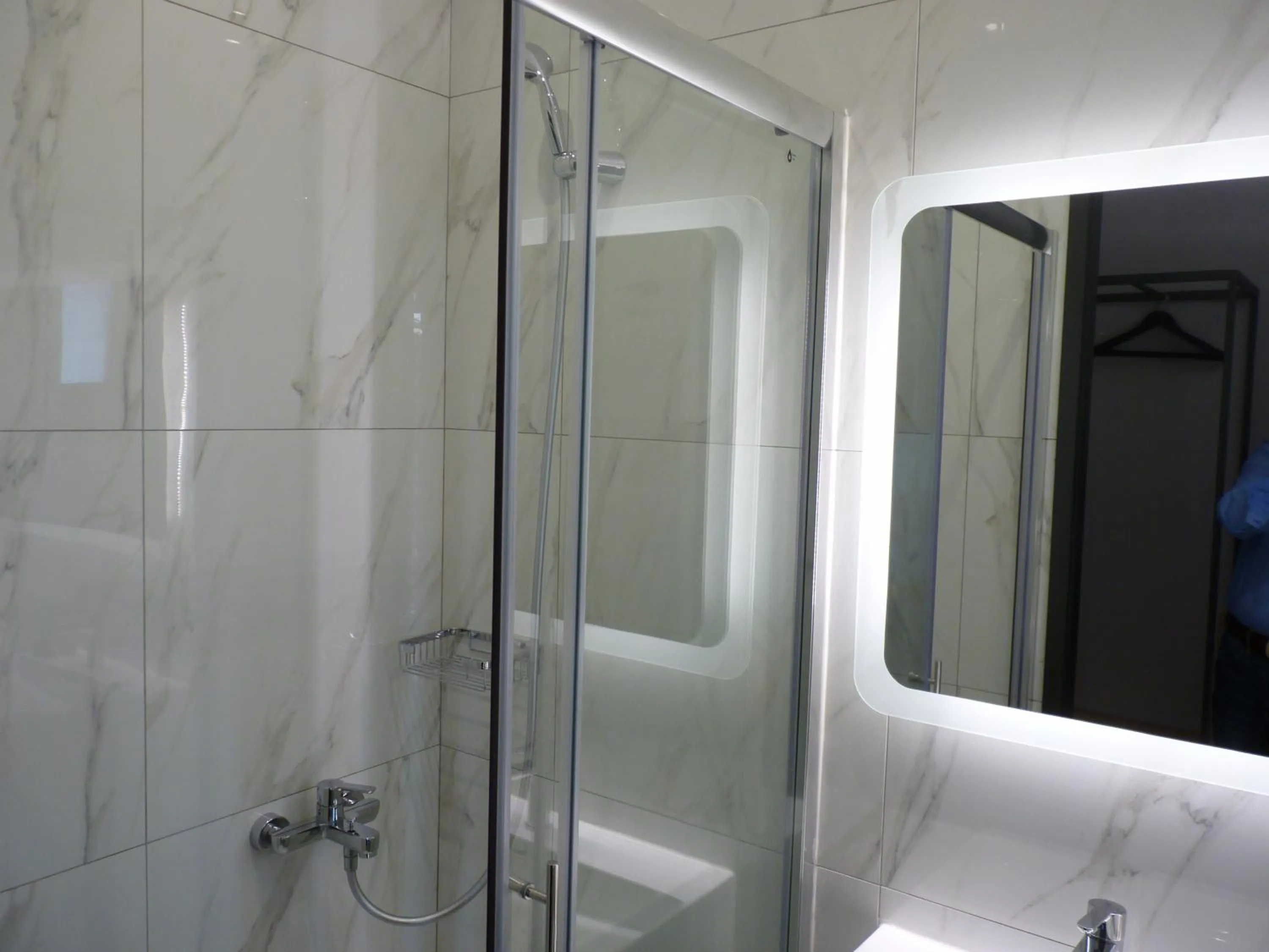 Comfort Suites & Rooms