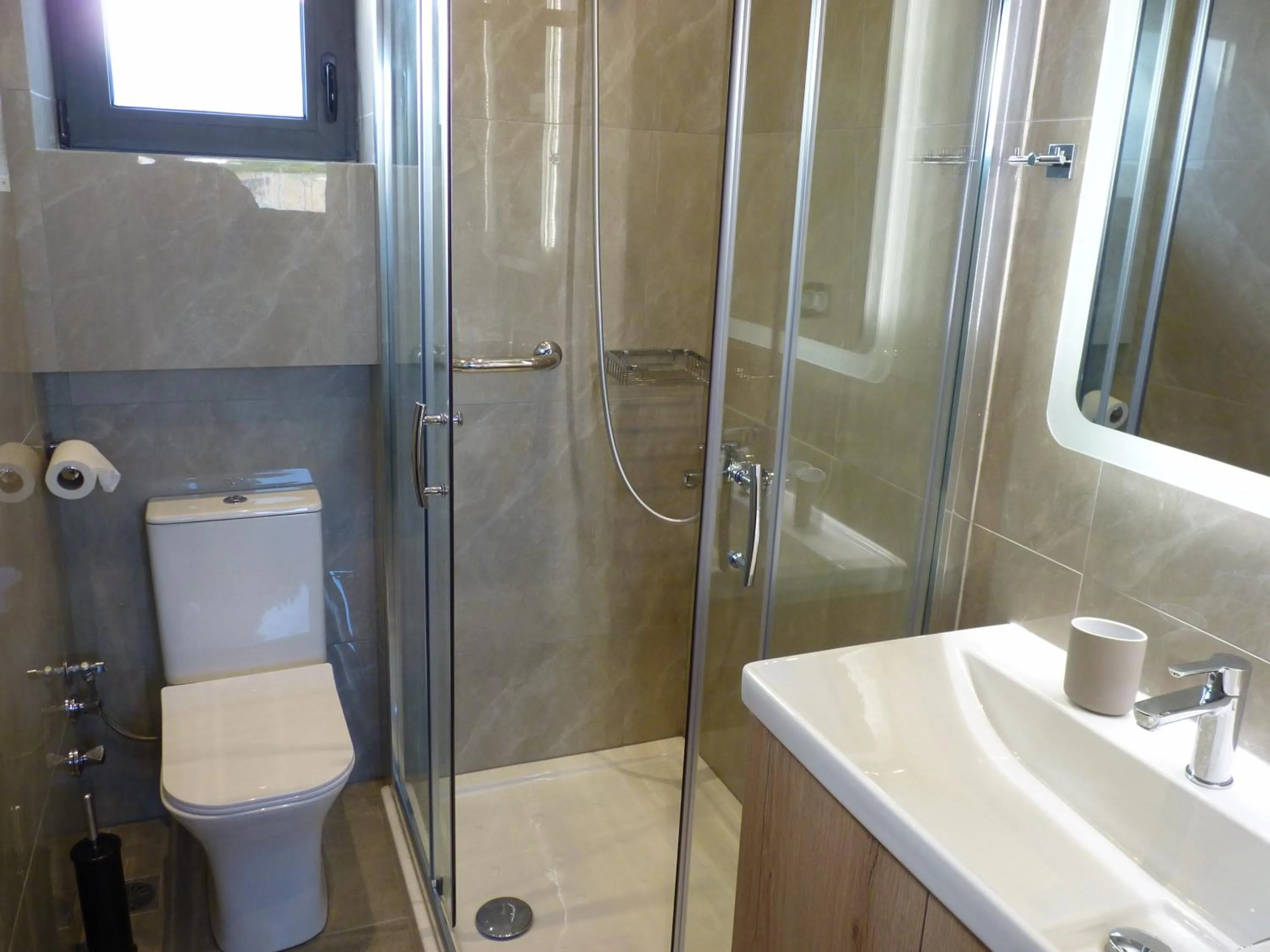 Comfort Suites & Rooms