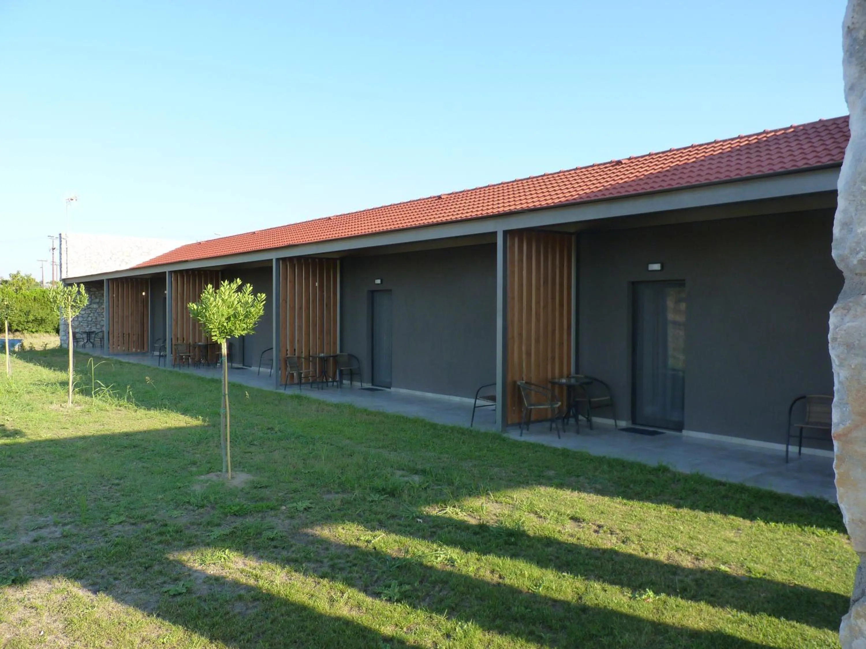 Comfort Suites & Rooms