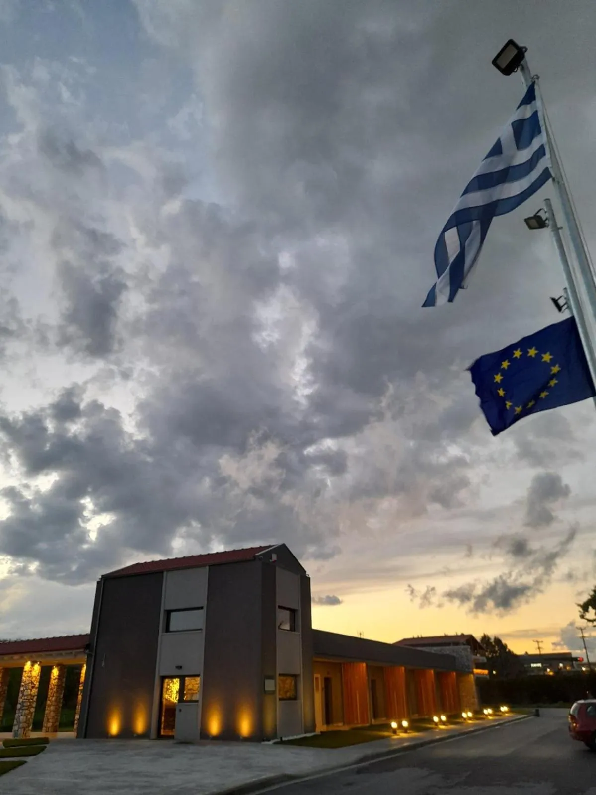 Comfort Suites & Rooms