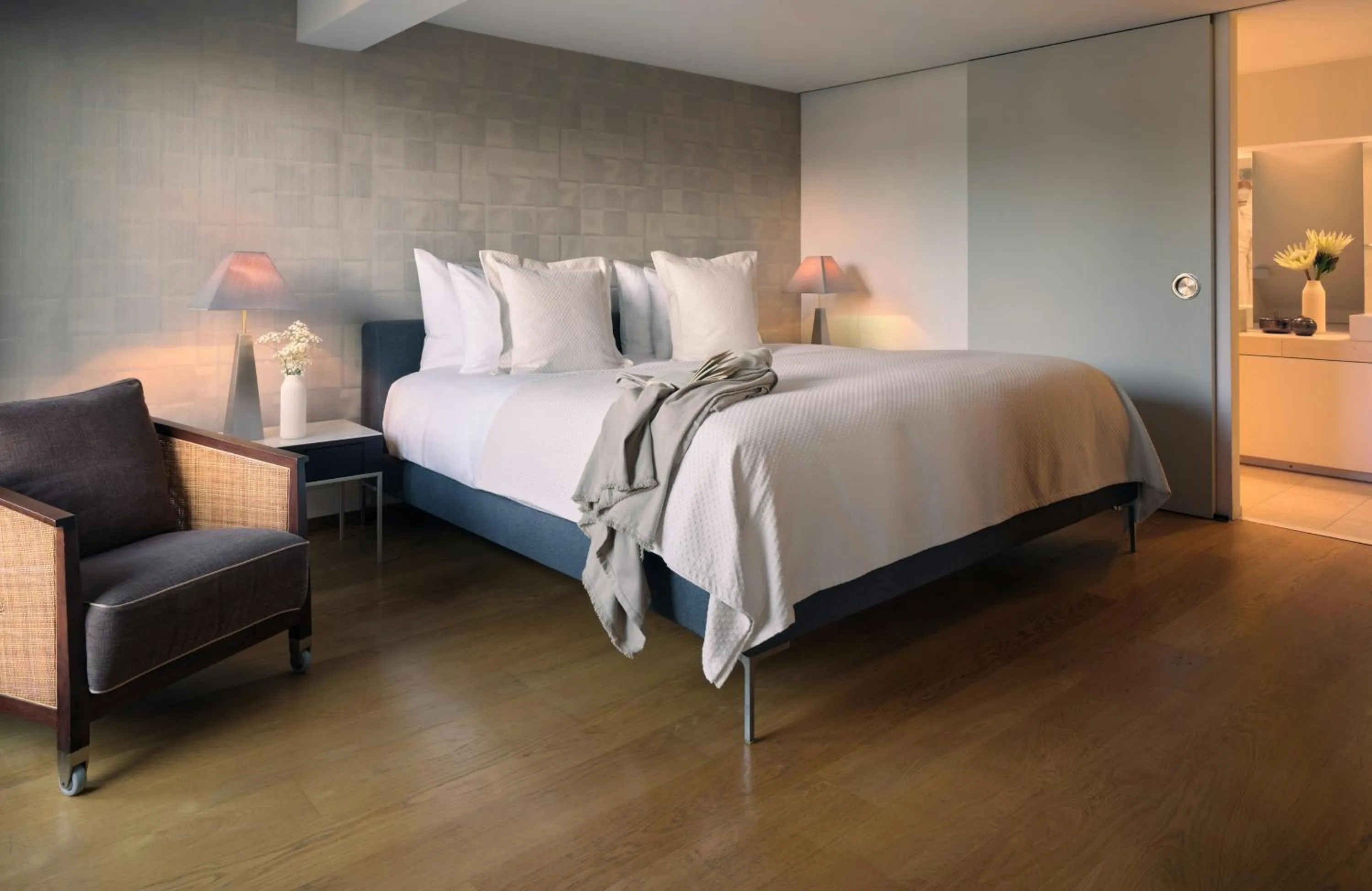 Photo of the whole room, Bed in Hotel Alden Splügenschloss Zürich - Leonardo Limited Edition