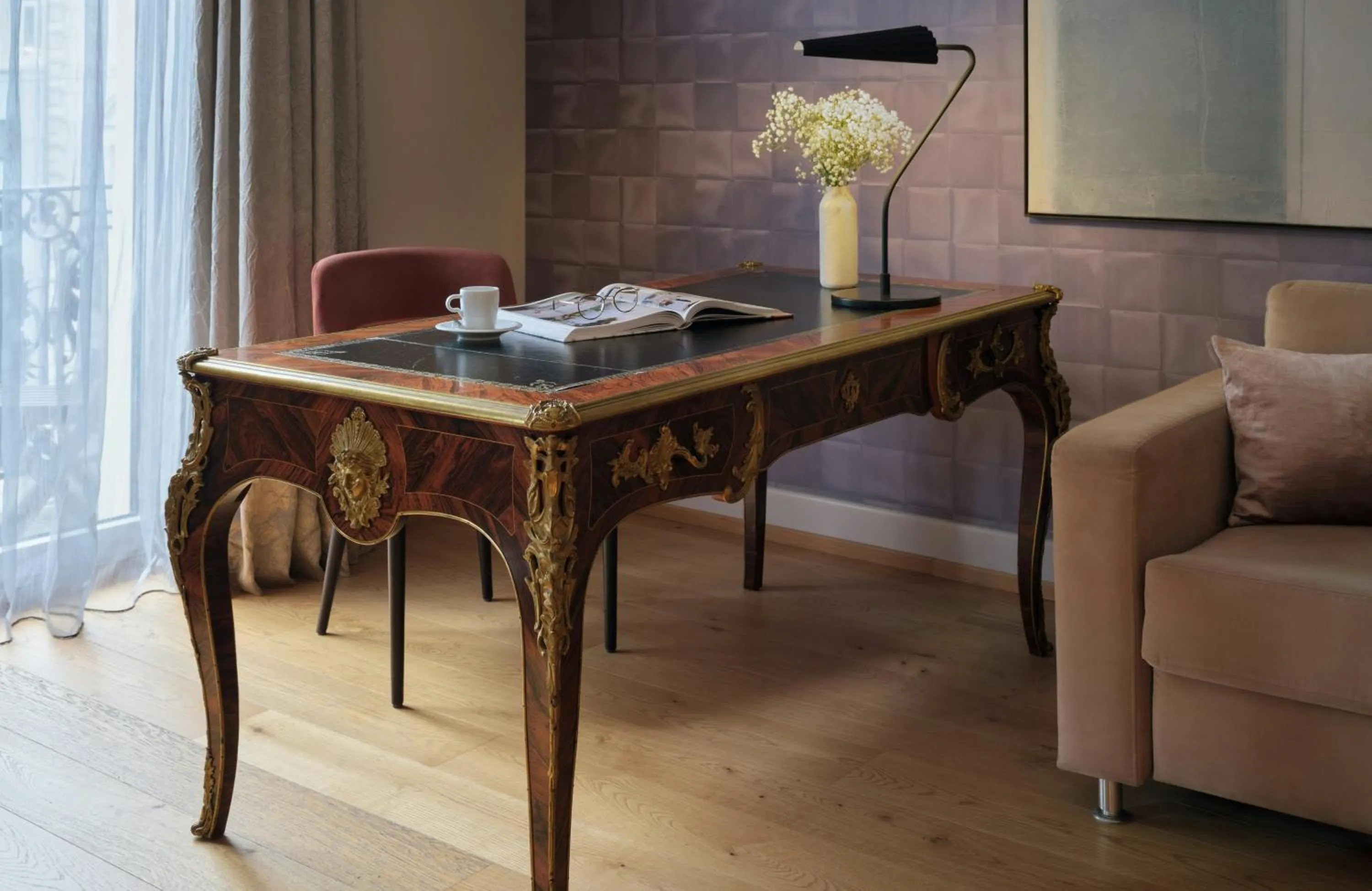 Photo of the whole room in Hotel Alden Splügenschloss Zürich - Leonardo Limited Edition