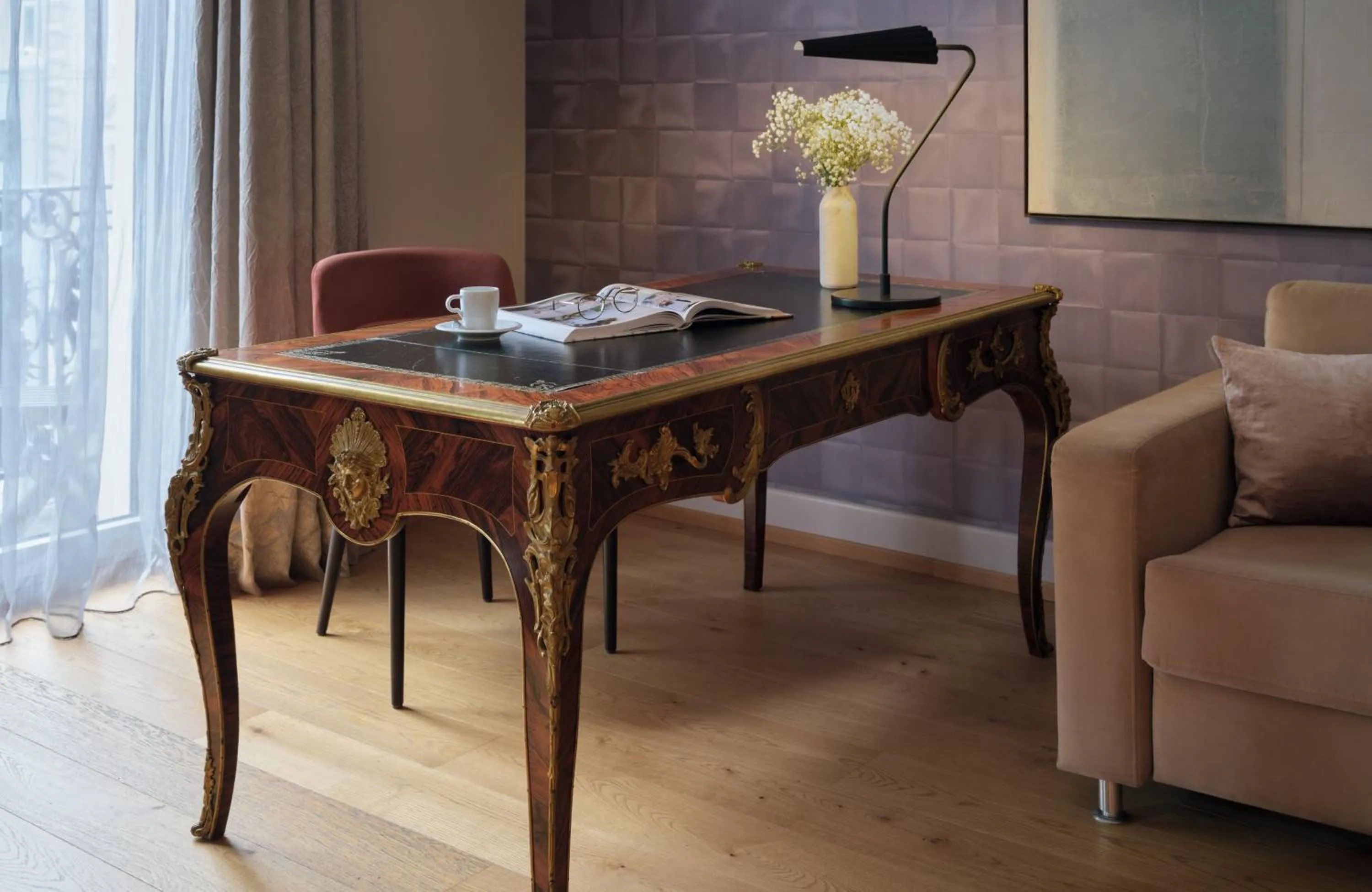 Photo of the whole room in Hotel Alden Splügenschloss Zürich - Leonardo Limited Edition