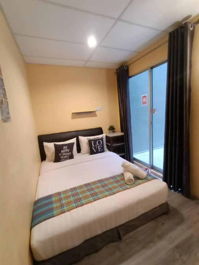 Bed in Loft Pals Urbanstay Lodge, Kapit