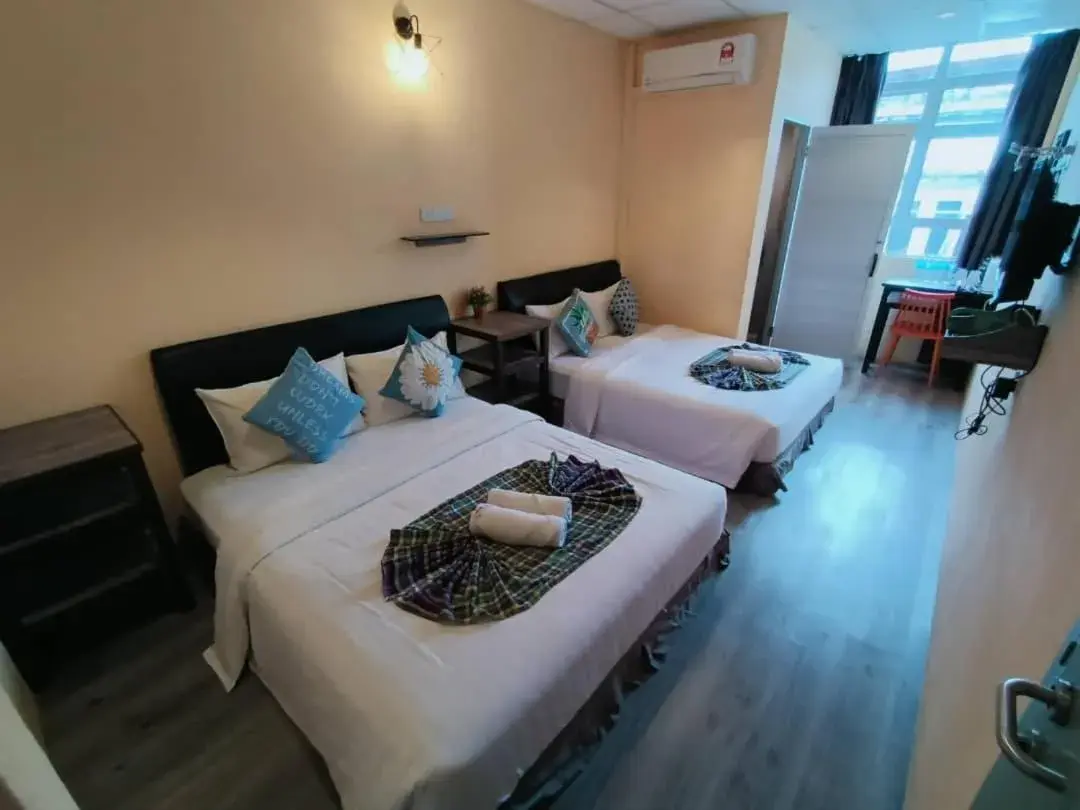 Queen Room with Two Queen Beds in Loft Pals Urbanstay Lodge, Kapit Queen Room with Two Queen Beds in Loft Pals Urbanstay Lodge, Kapit