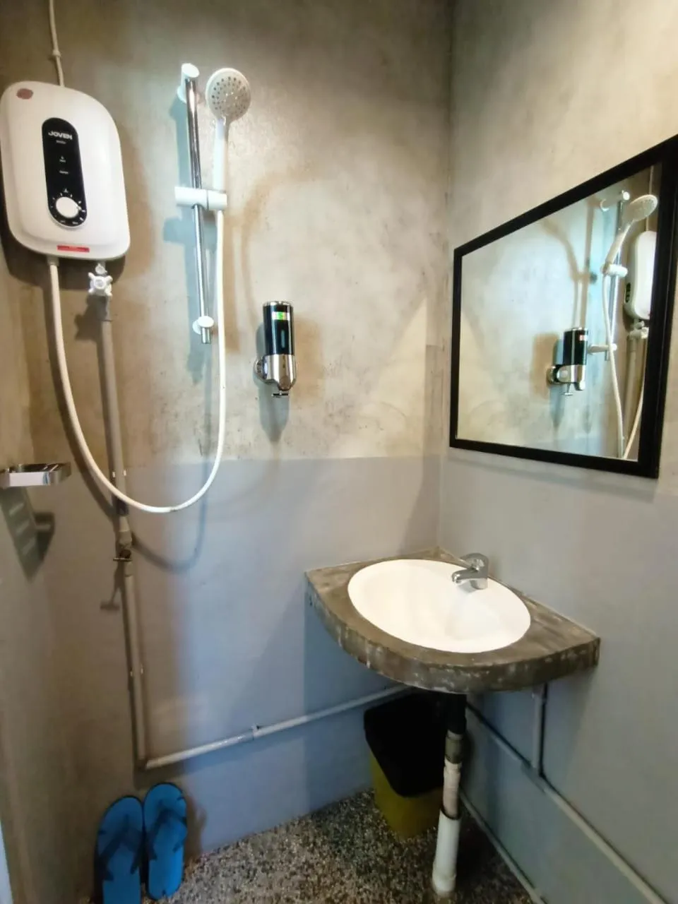 Loft Pals Urbanstay Lodge, Kapit