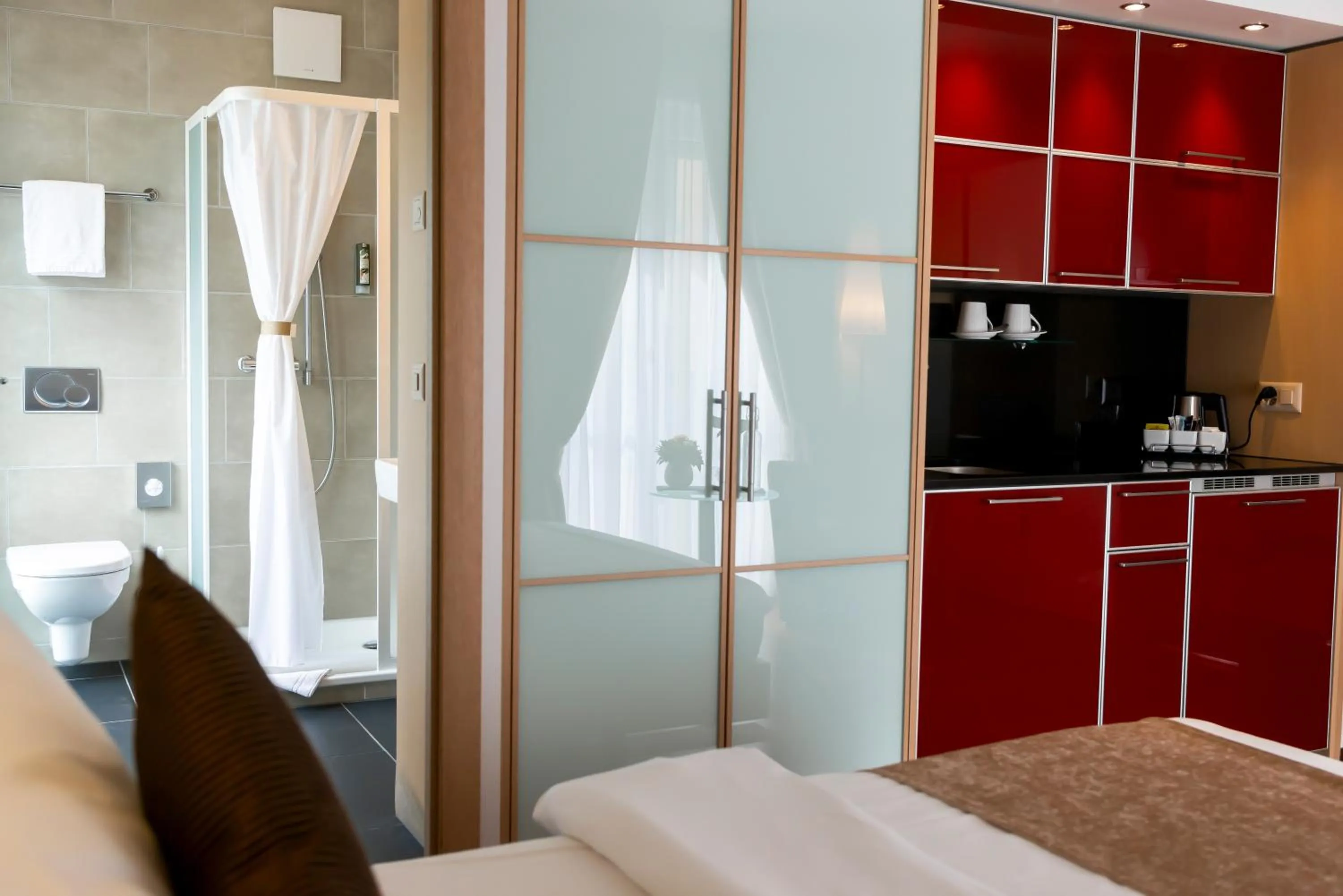 Bathroom, Bed in Hotel Krone Unterstrass