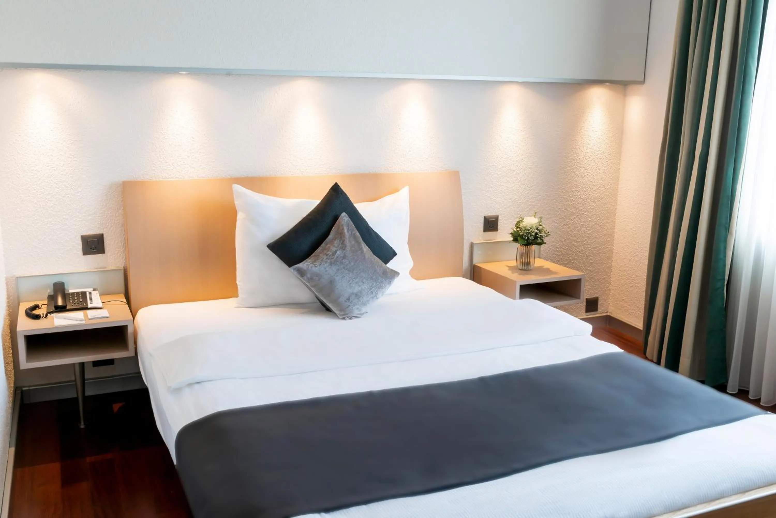 Bed in Hotel Krone Unterstrass