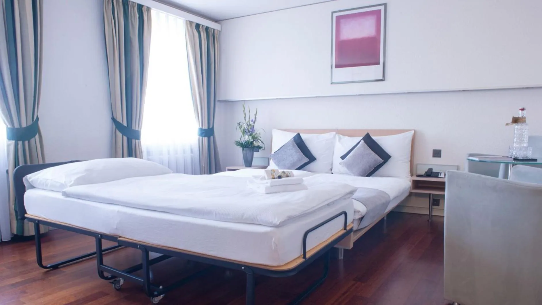 Photo of the whole room, Bed in Hotel Krone Unterstrass