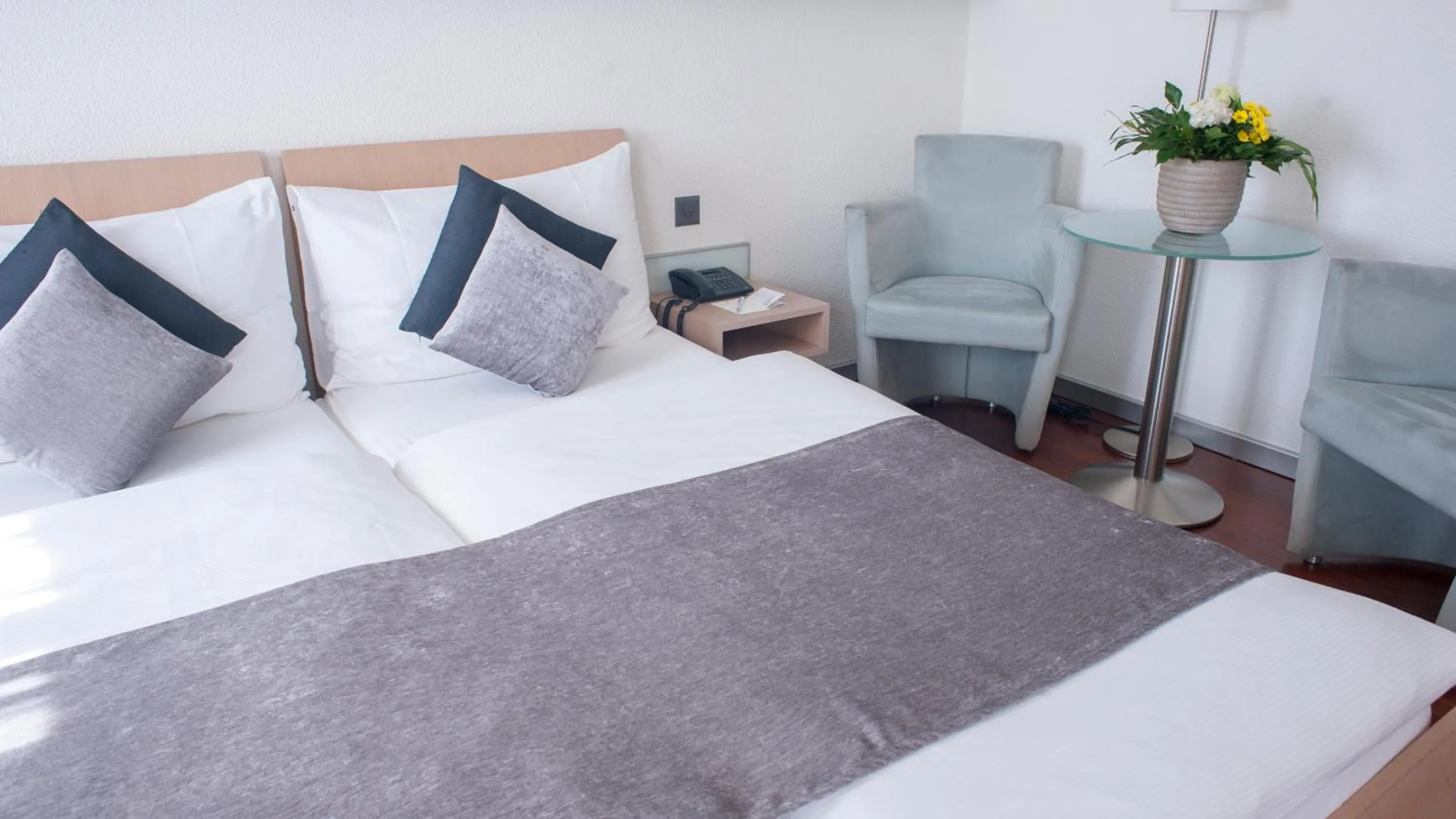 Bed in Hotel Krone Unterstrass