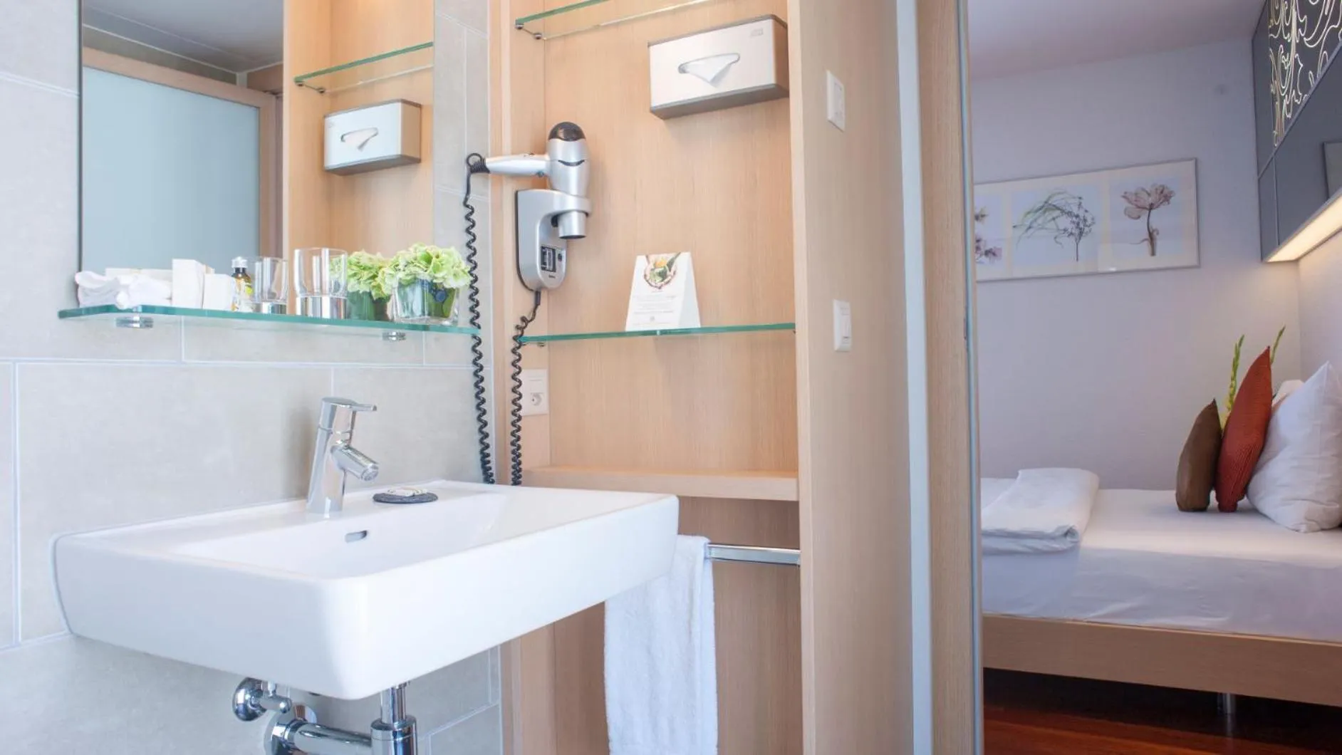 Photo of the whole room in Hotel Krone Unterstrass