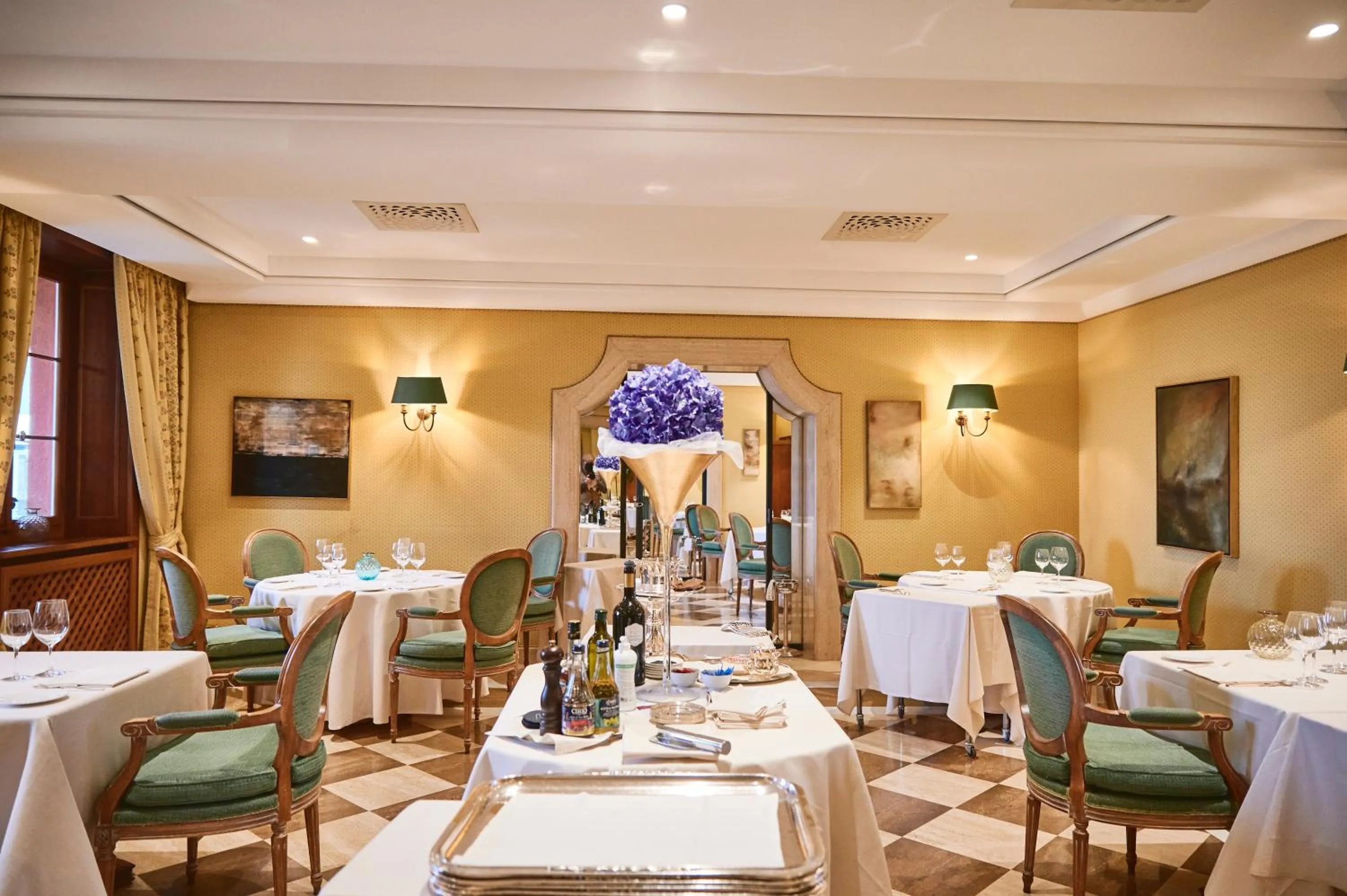 Restaurant/places to eat in Villa Principe Leopoldo
