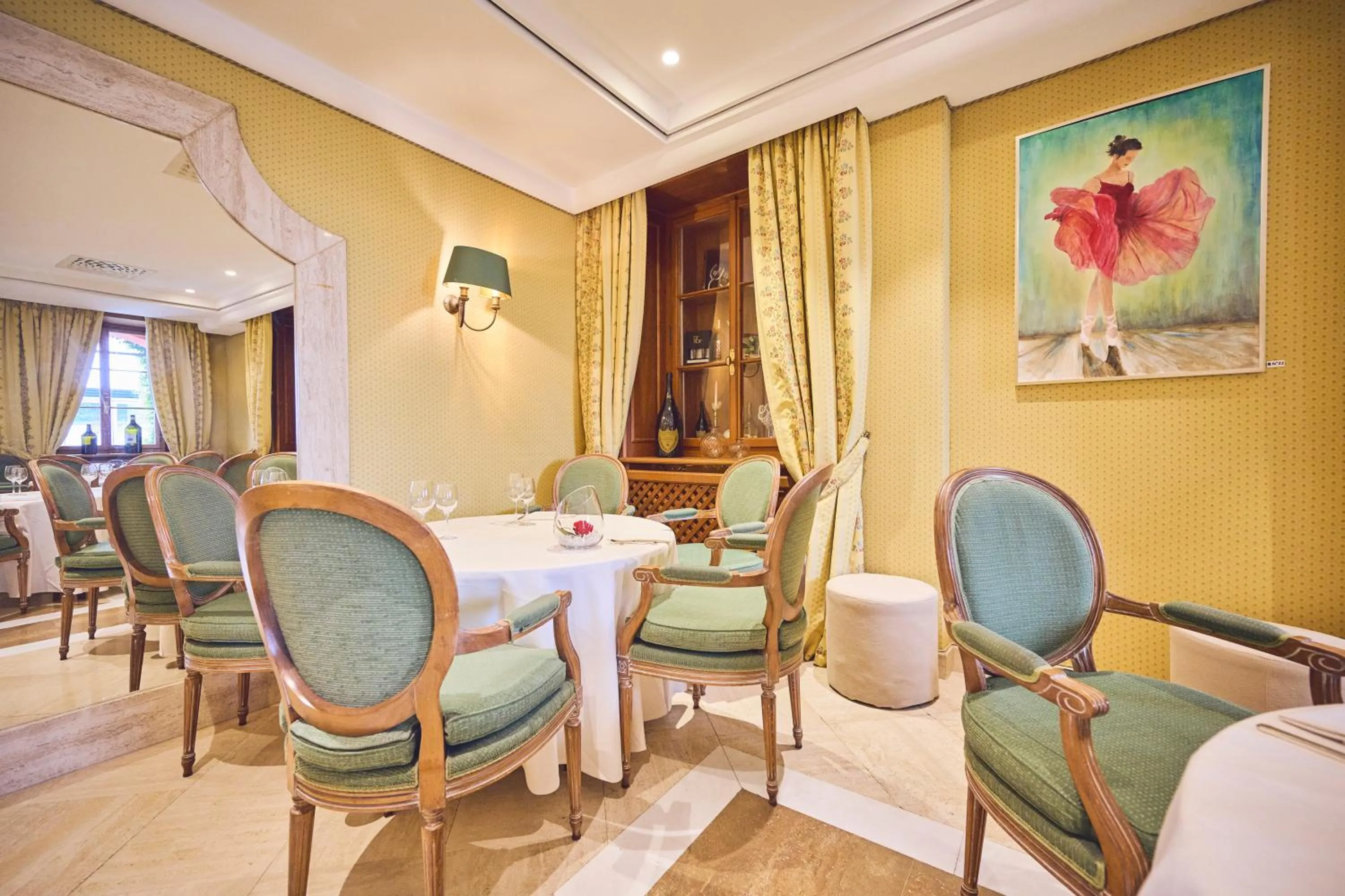 Restaurant/places to eat in Villa Principe Leopoldo