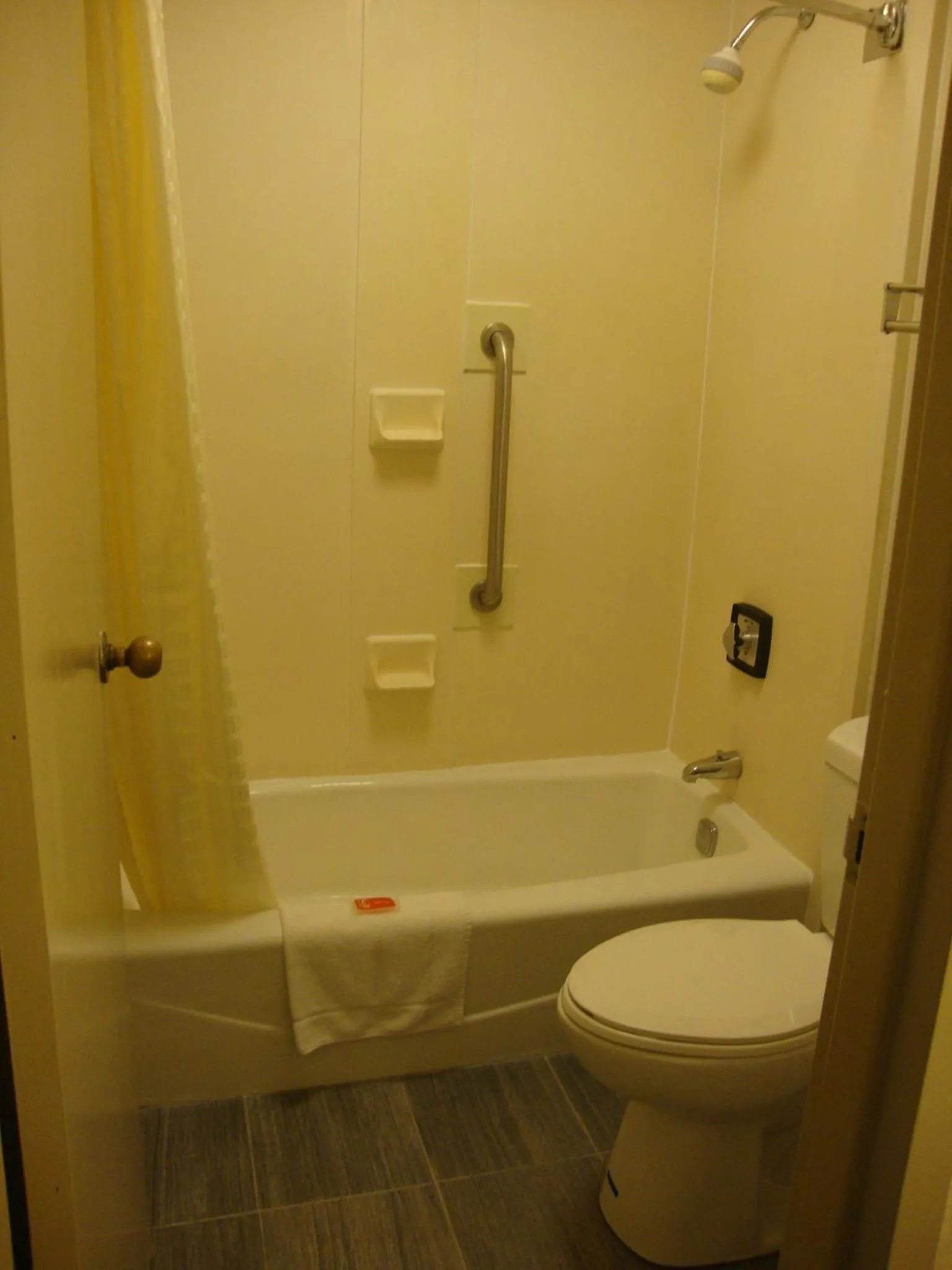 Bathroom in Econo Lodge Inn & Suites Jackson Northwest