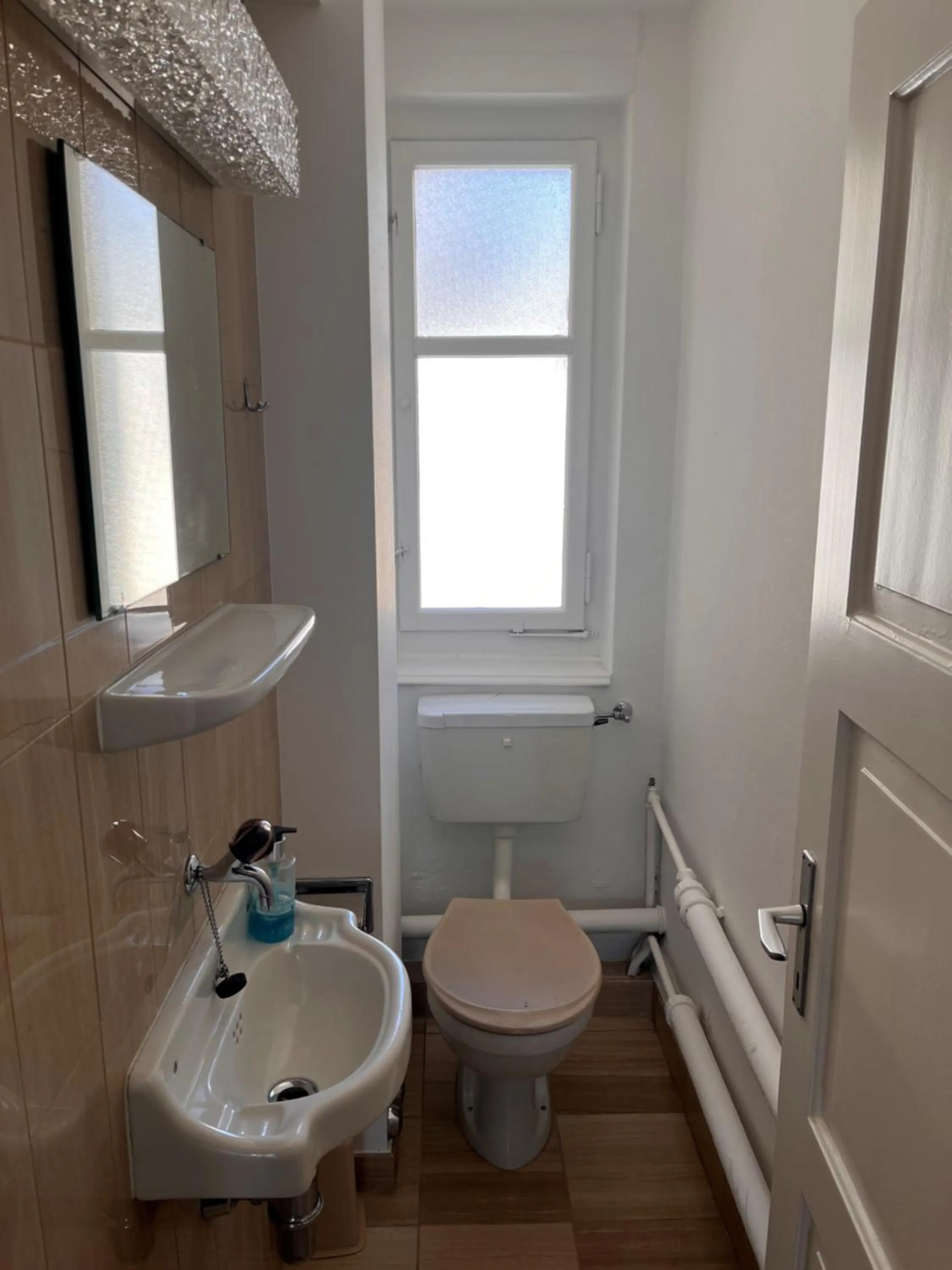 Toilet in Hotel De la Paix