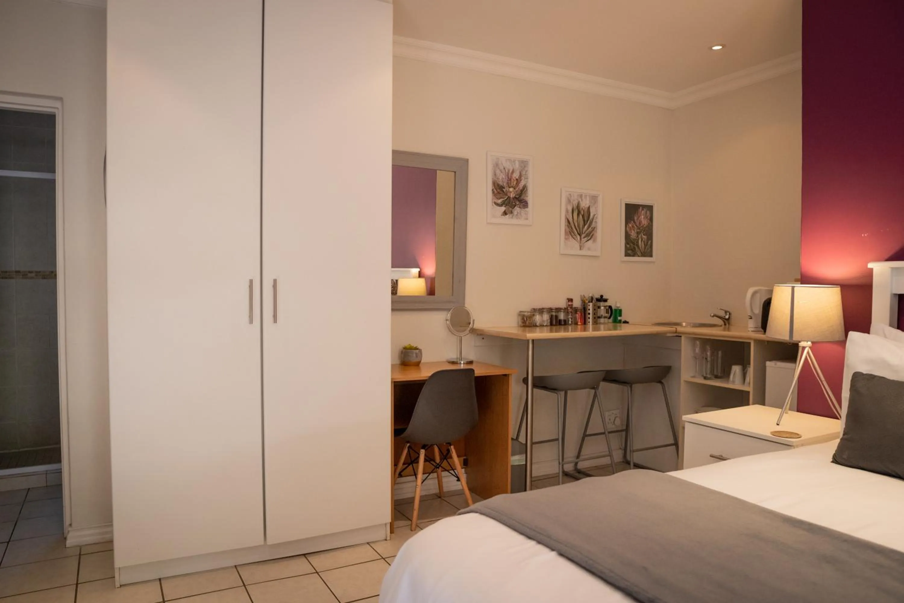 Photo of the whole room, Bed in Rustic Manor Guest House