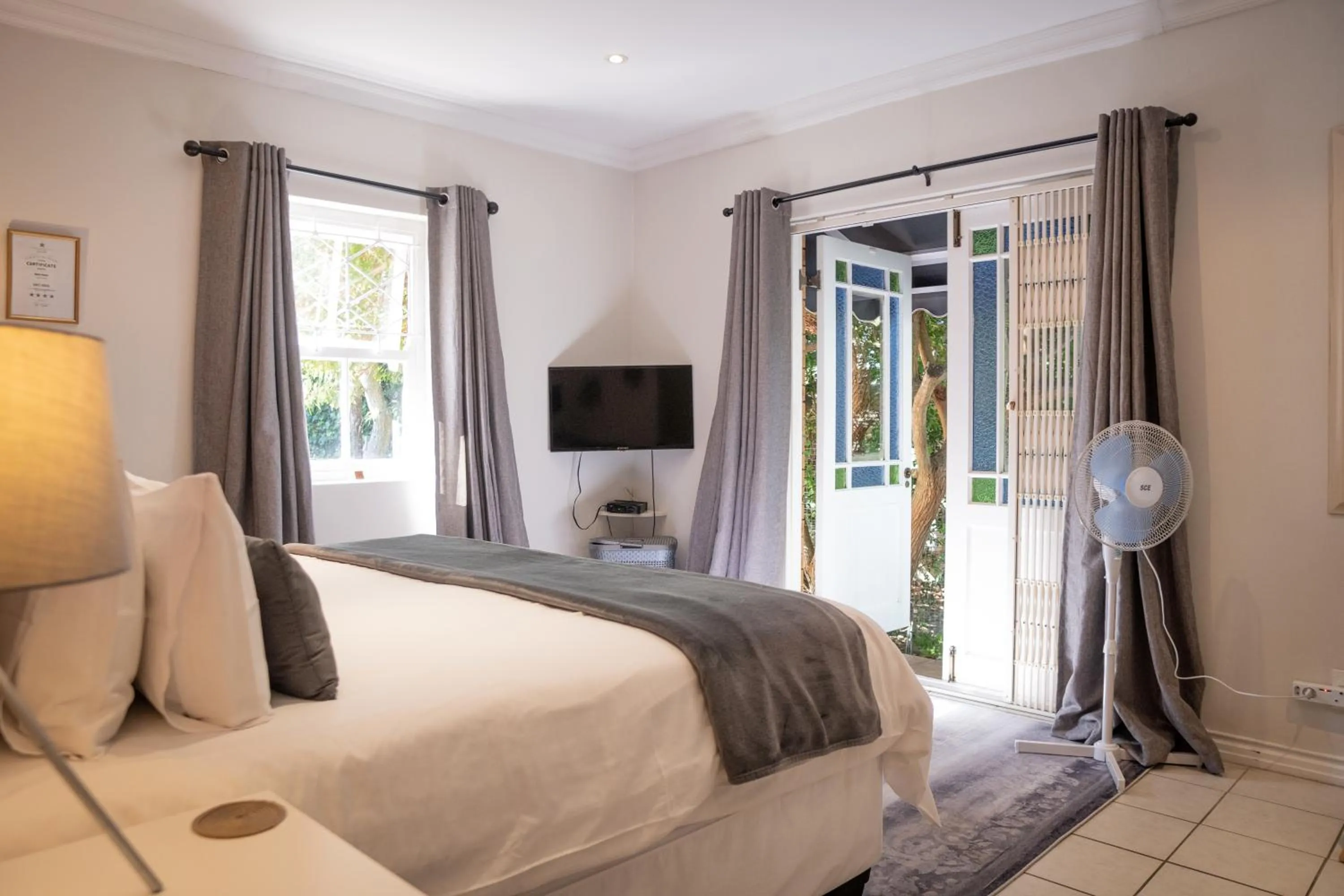 Photo of the whole room, Bed in Rustic Manor Guest House