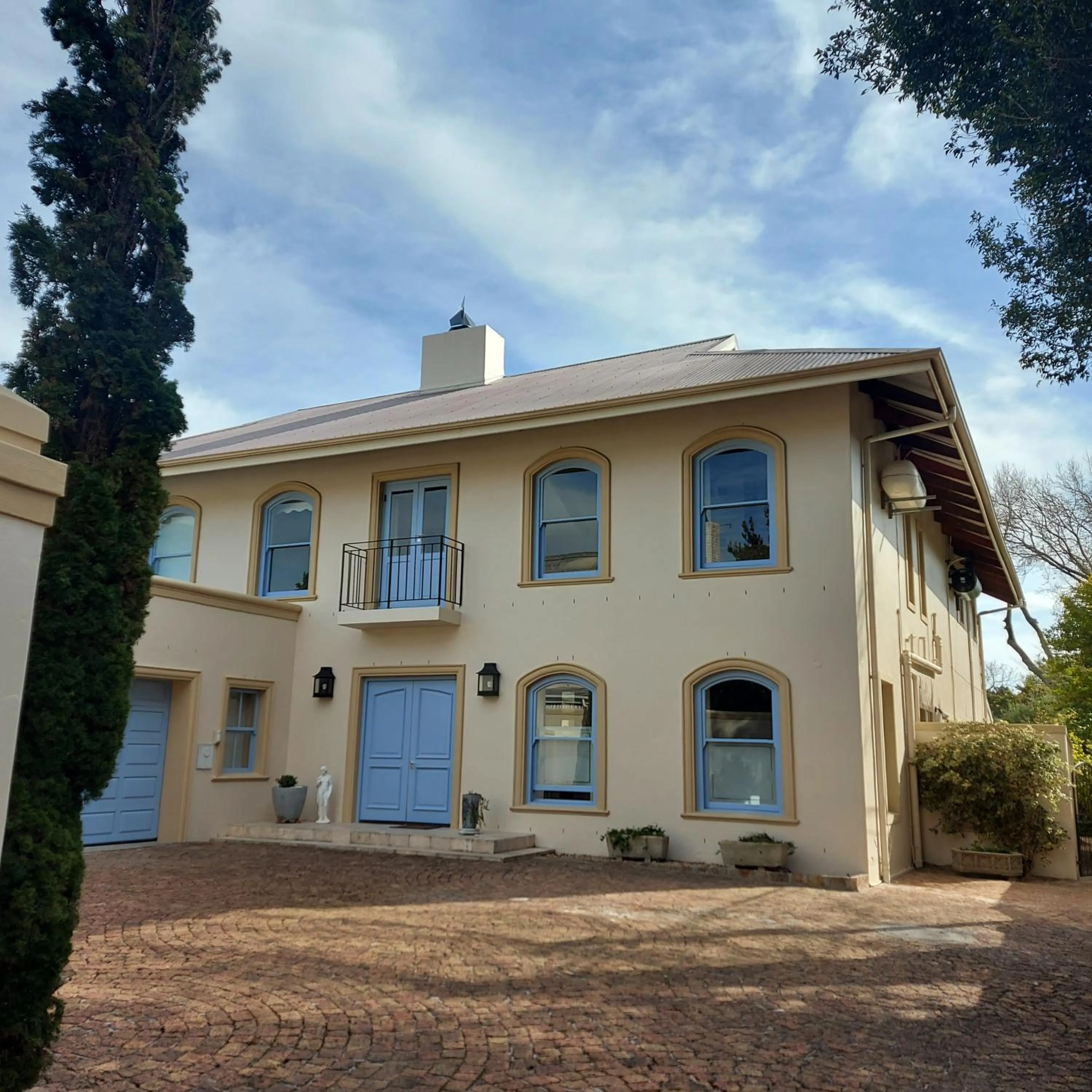 Property building in Rustic Manor Guest House