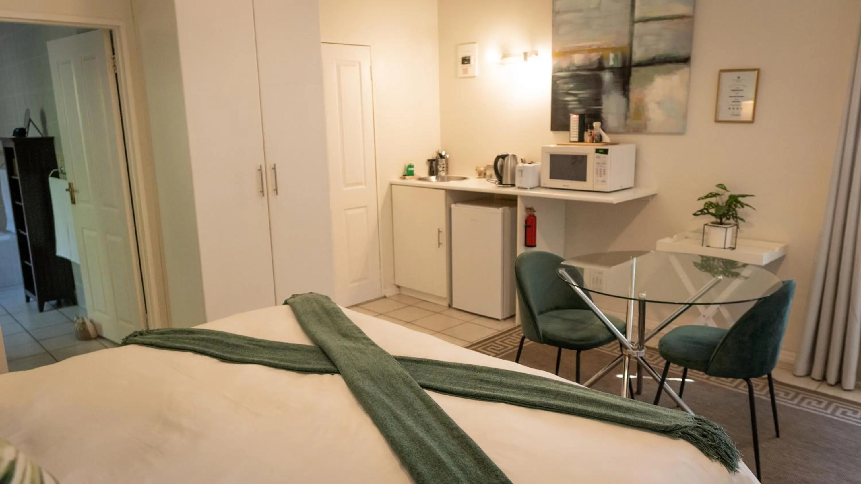 Photo of the whole room, Bed in Rustic Manor Guest House