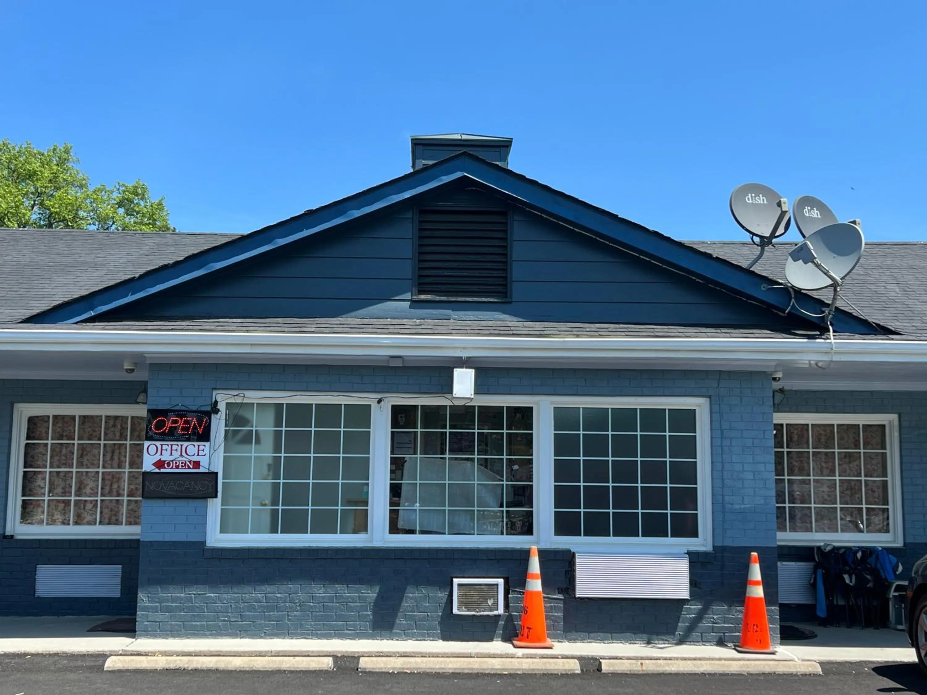 Property building in Washington & Lee Motel