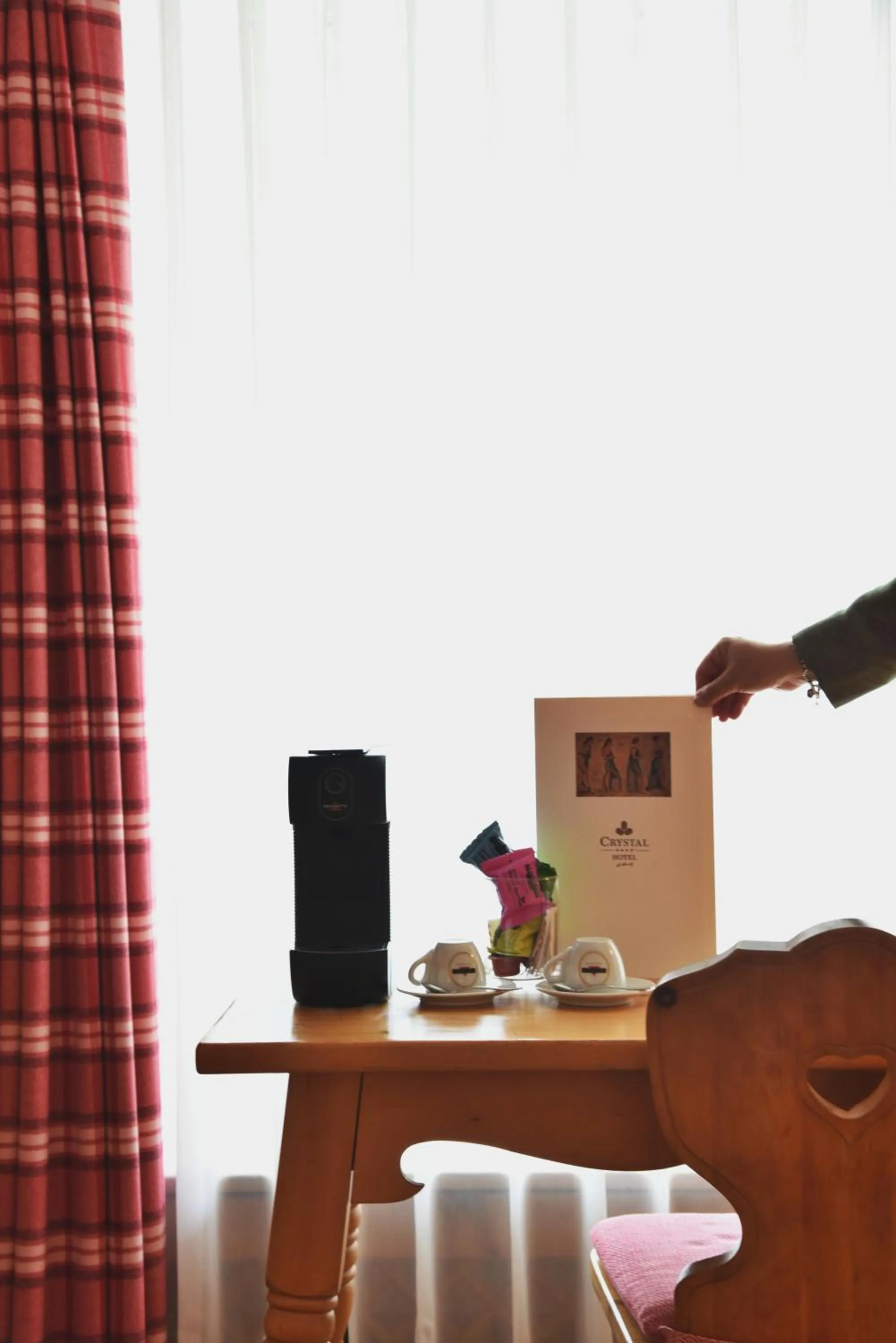 Coffee/tea facilities in Crystal Hotel superior