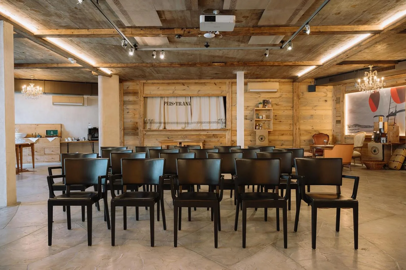 Meeting/conference room in Alpenblick Weggis - Panorama & Alpen Chic Hotel