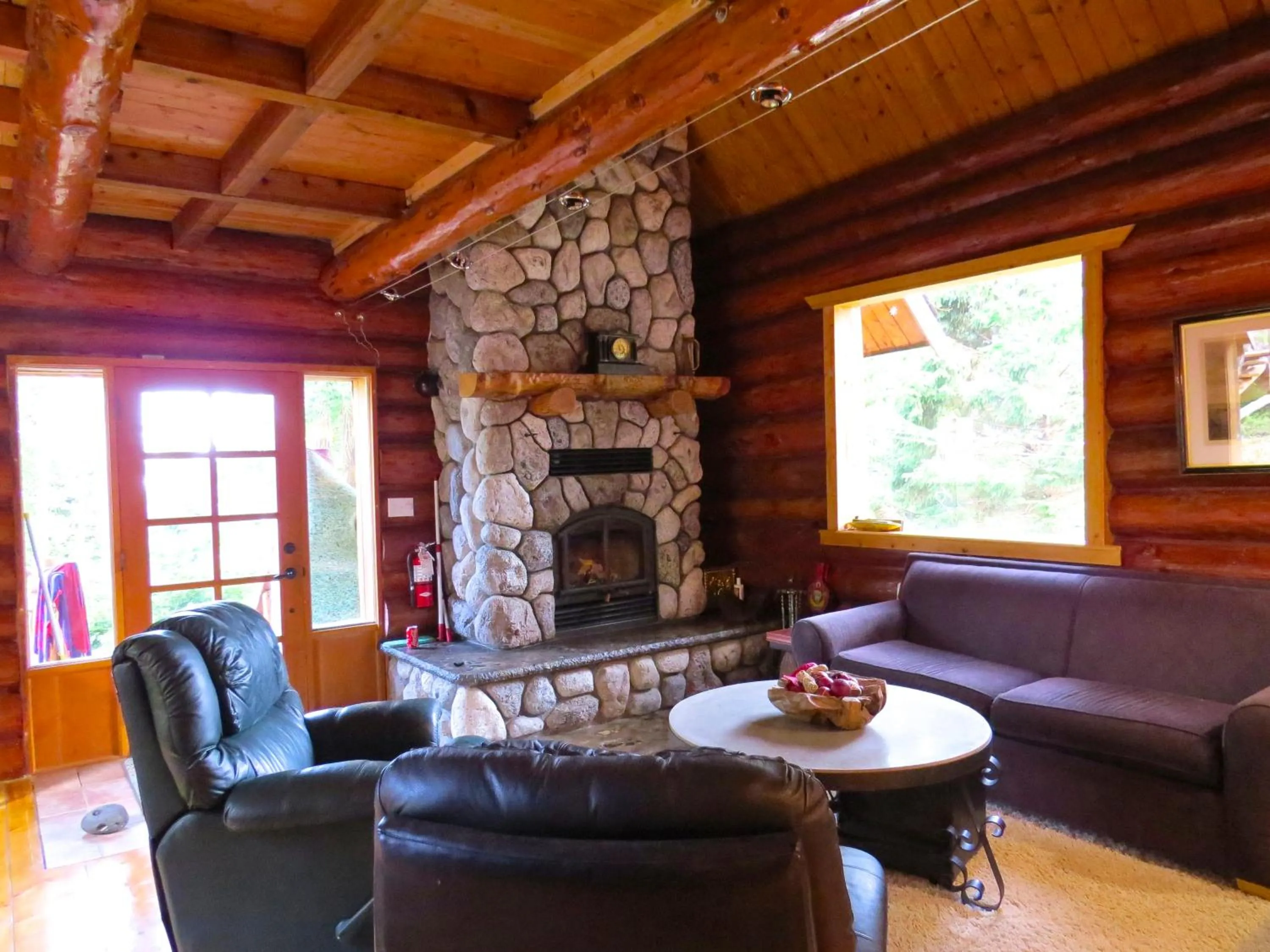 Living room in Handsome Dan's at Otter Point