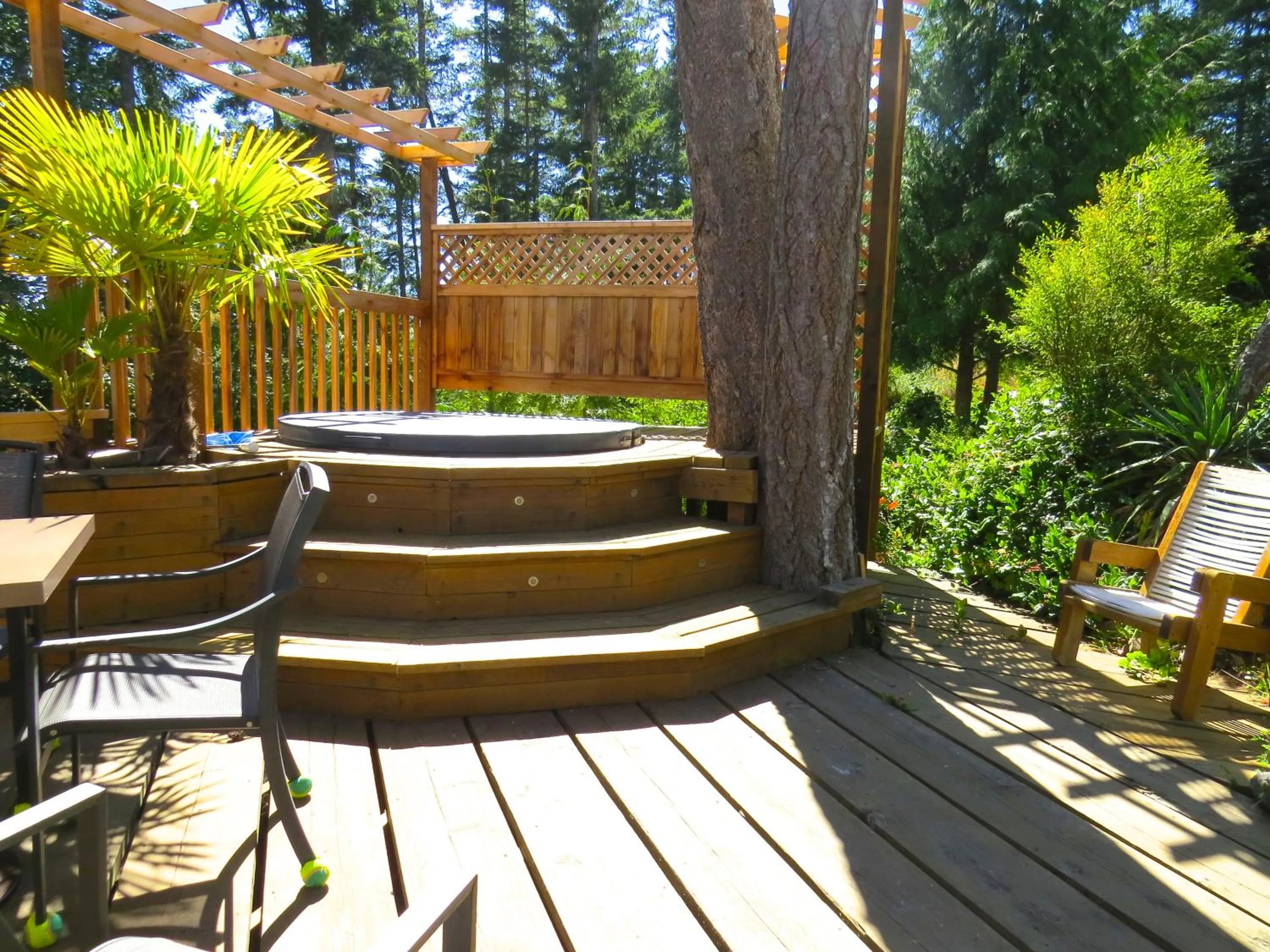 Hot Tub in Handsome Dan's at Otter Point