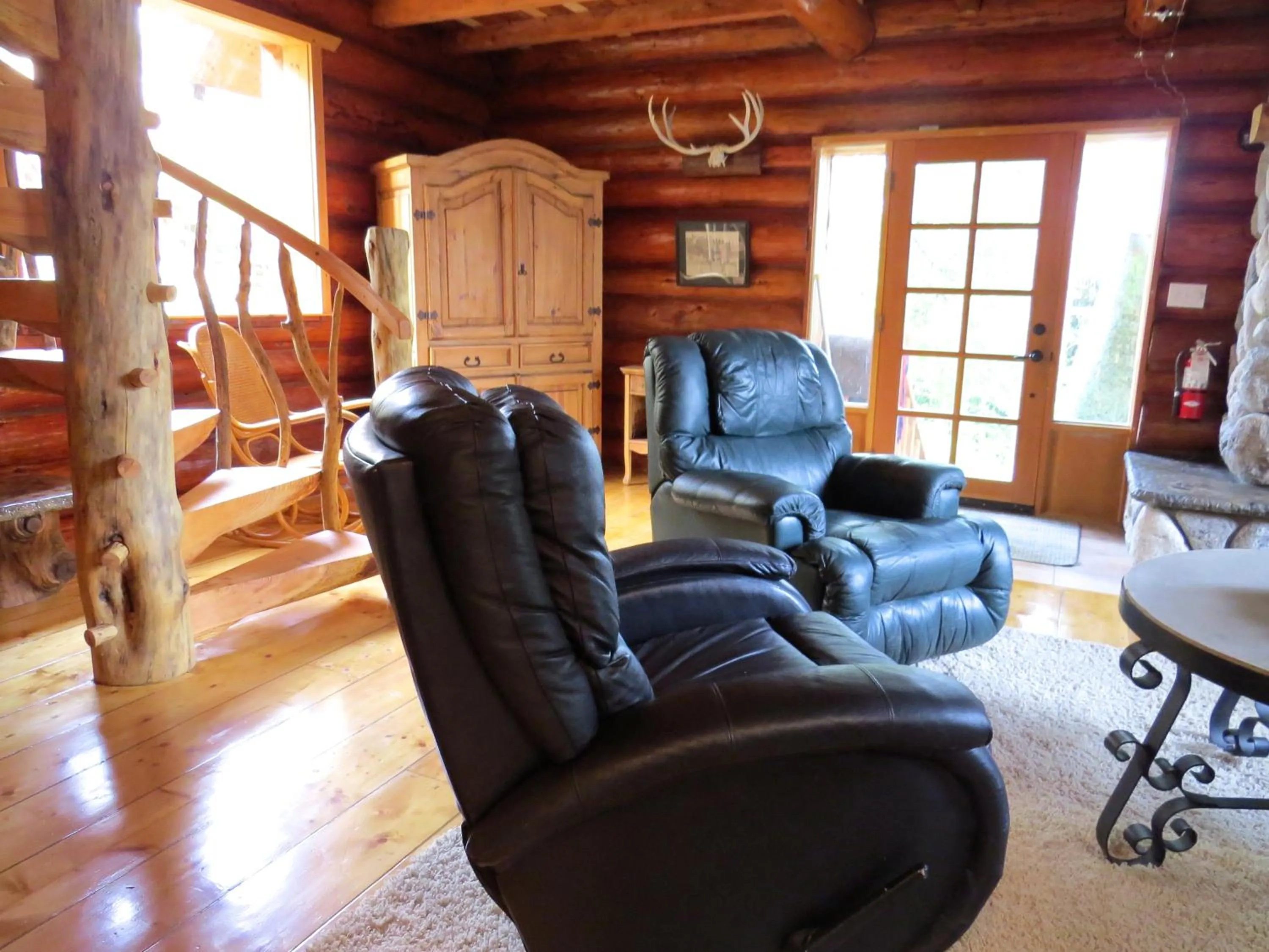 Living room in Handsome Dan's at Otter Point