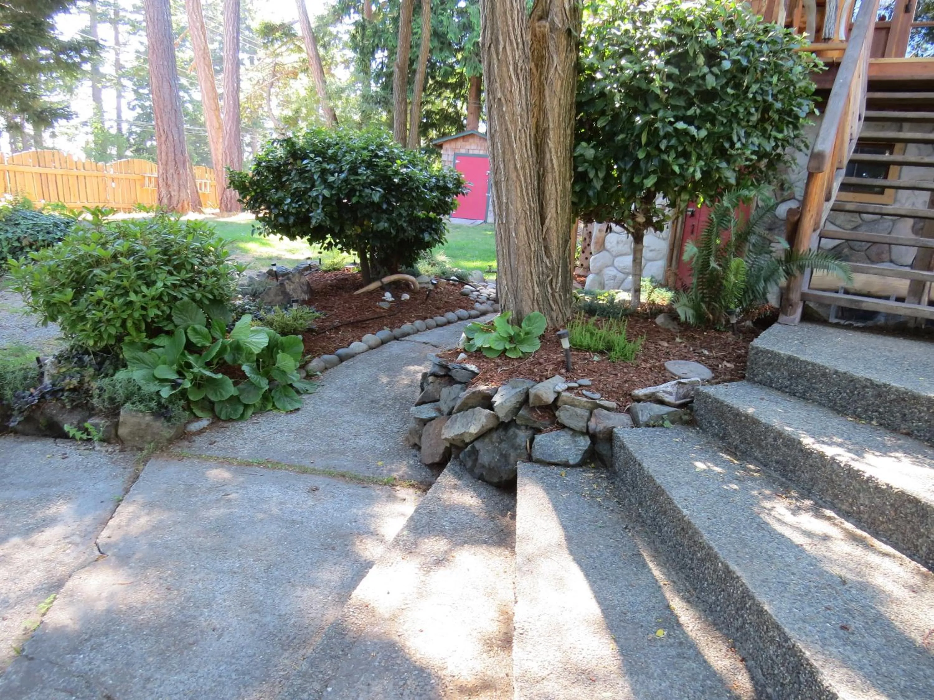 Facade/entrance in Handsome Dan's at Otter Point