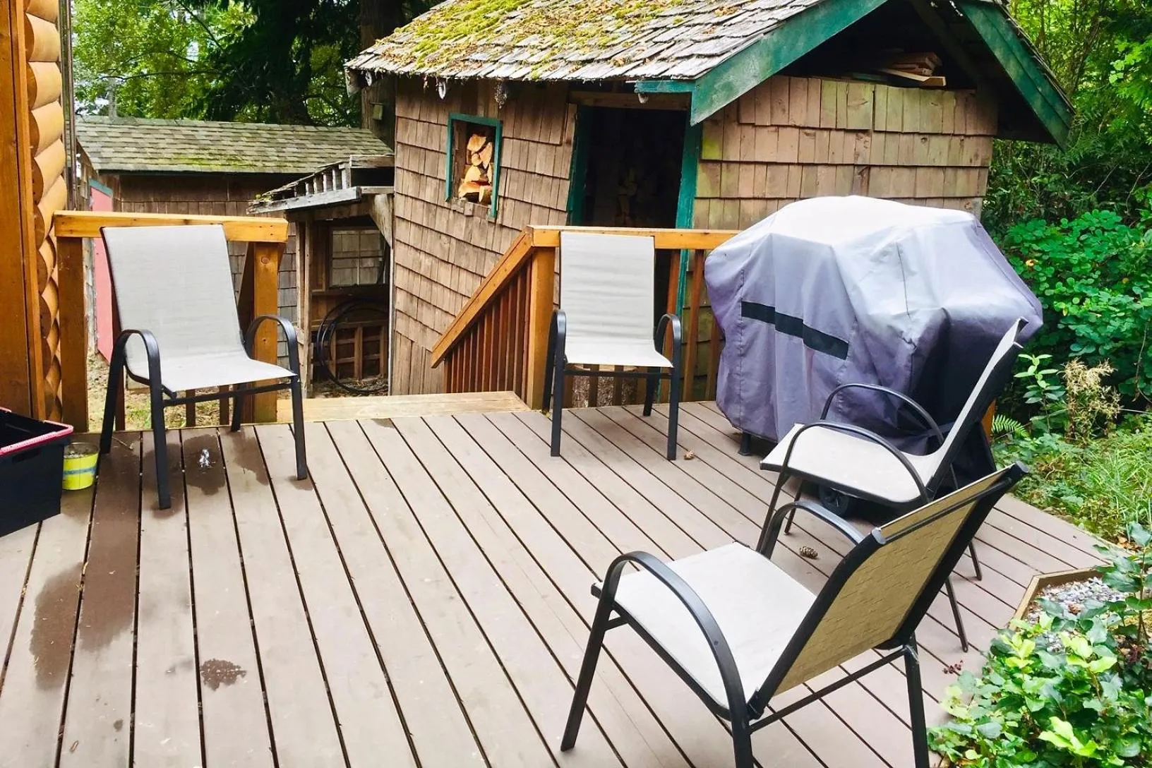 BBQ facilities in Handsome Dan's at Otter Point