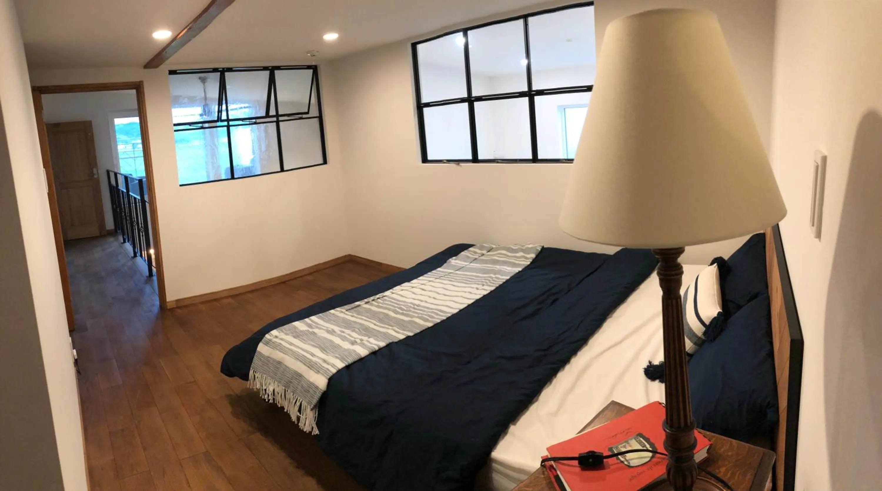 Bed in Antiques Inuyama -アンティークス犬山-