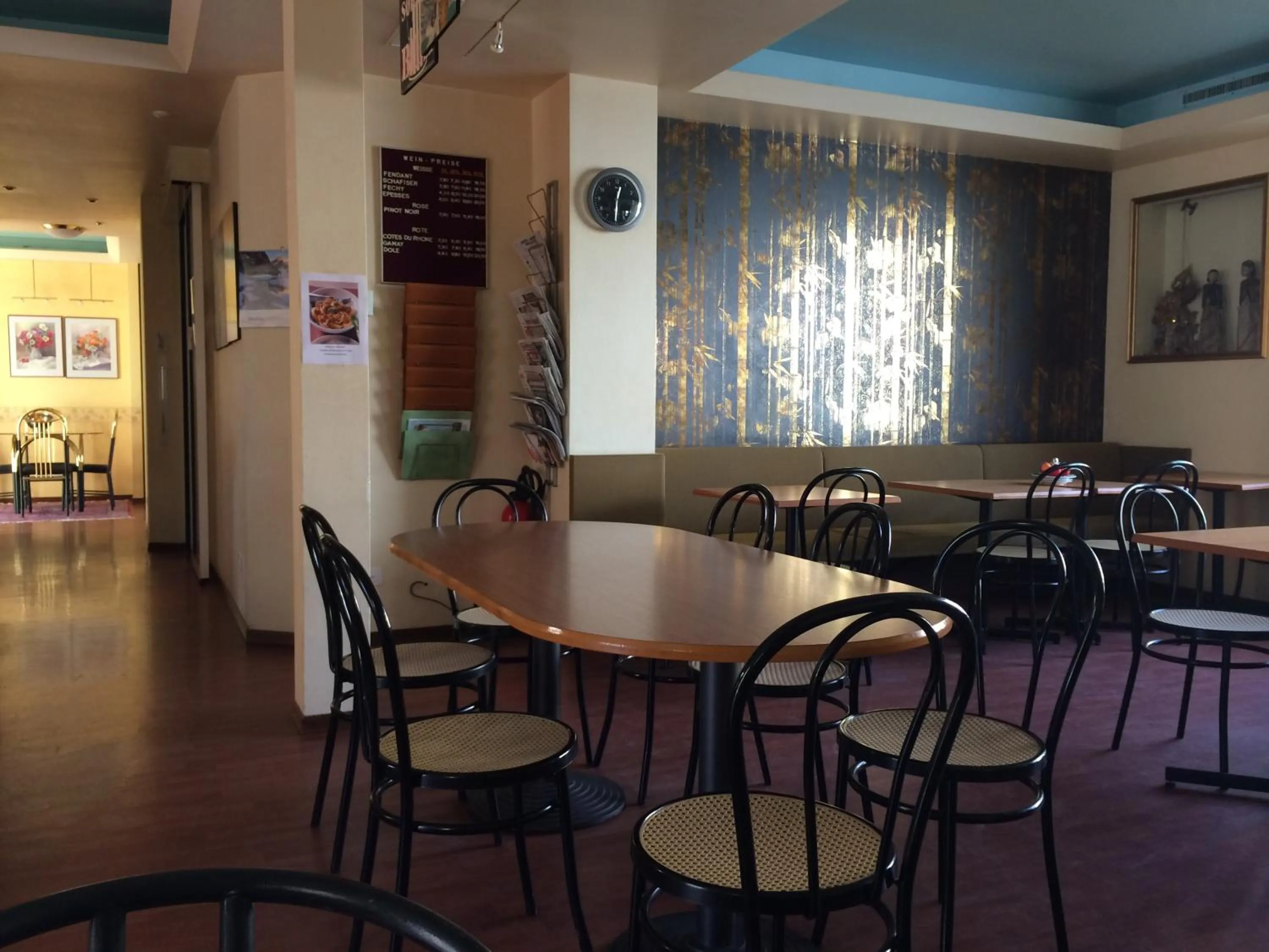 Restaurant/places to eat in Metropol