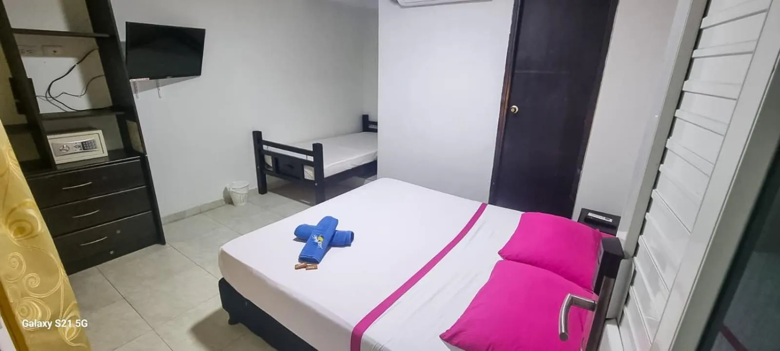 Decorative detail, Bed in Hostel Stingray