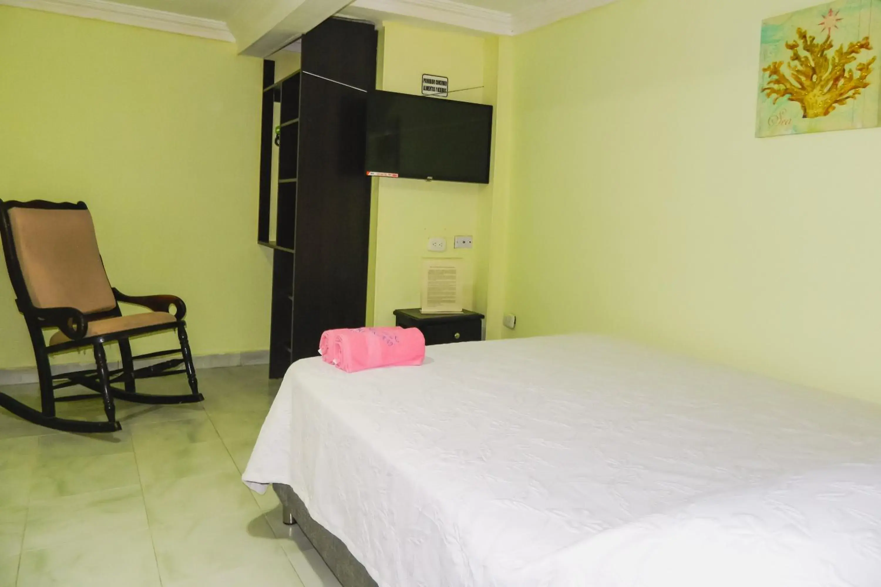 Double Room with Shared Bathroom in Hostel Stingray Double Room with Shared Bathroom in Hostel Stingray