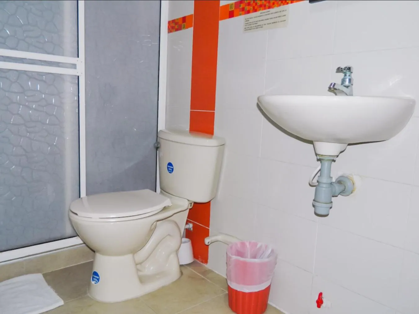 Toilet in Hostel Stingray
