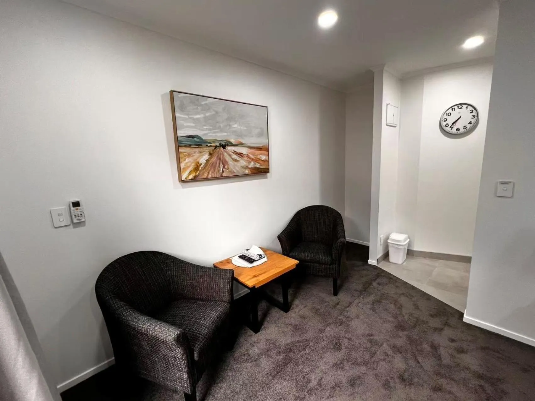 Living room in Dunrovin Motel