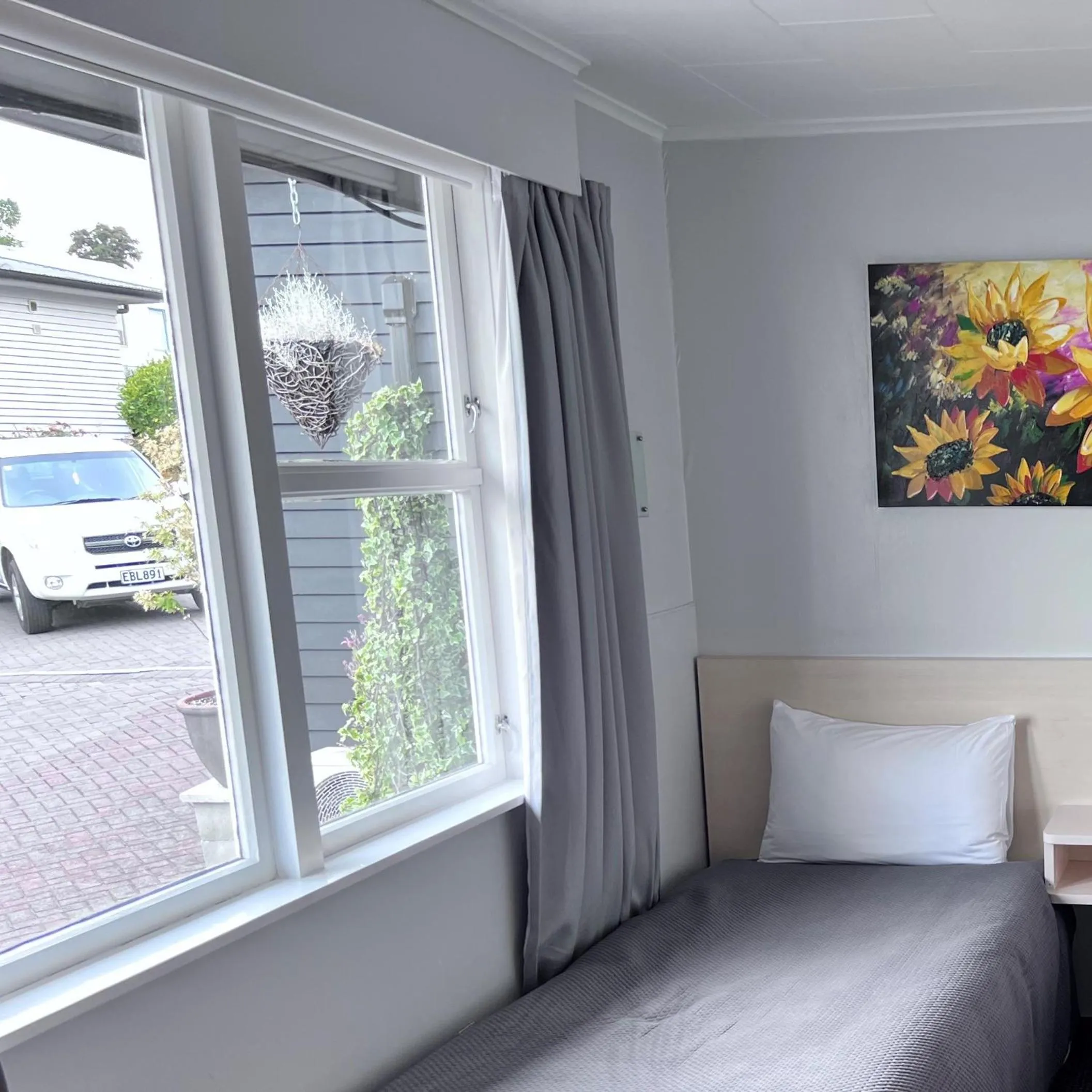 Bedroom, Bed in Dunrovin Motel