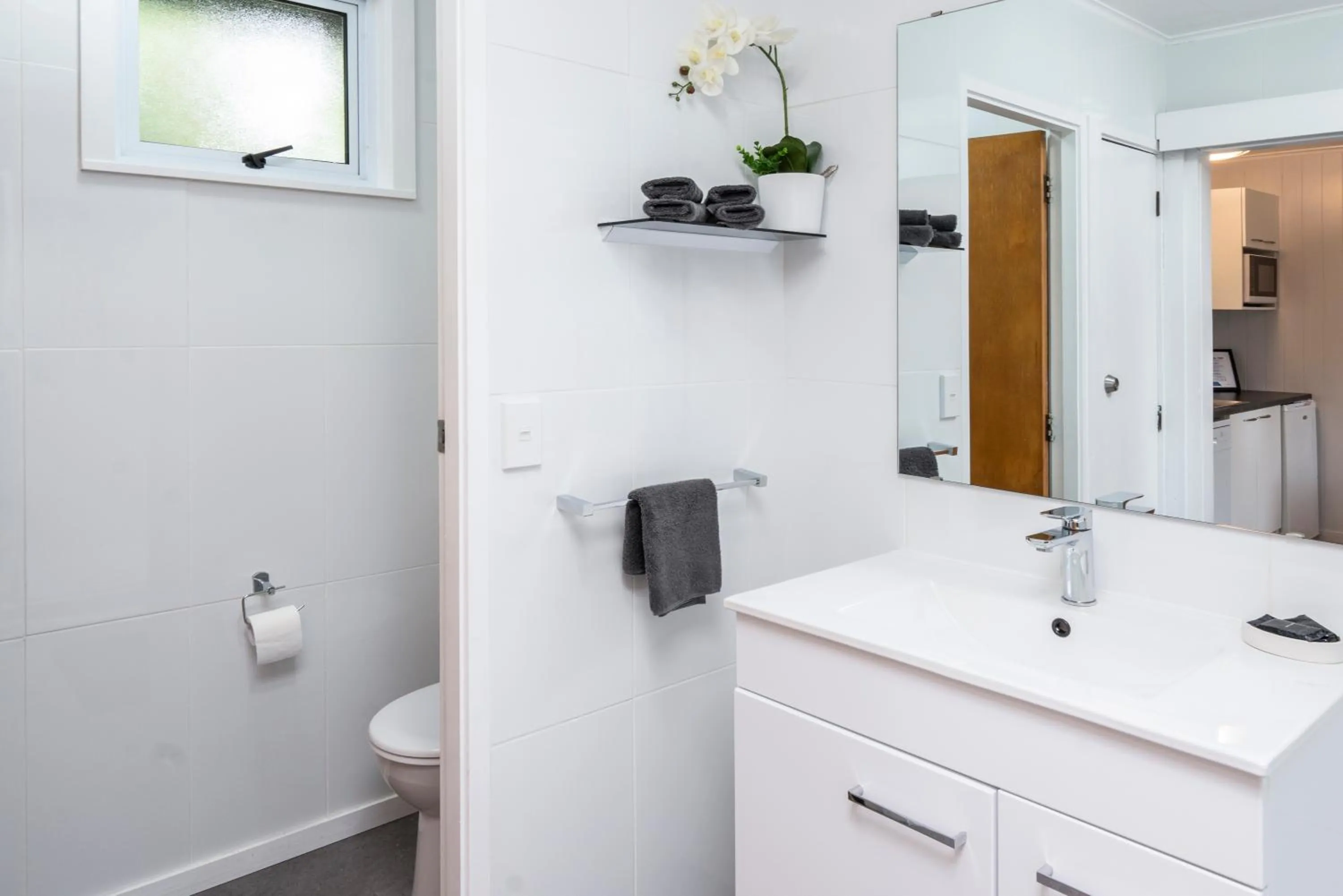 Bathroom in Dunrovin Motel
