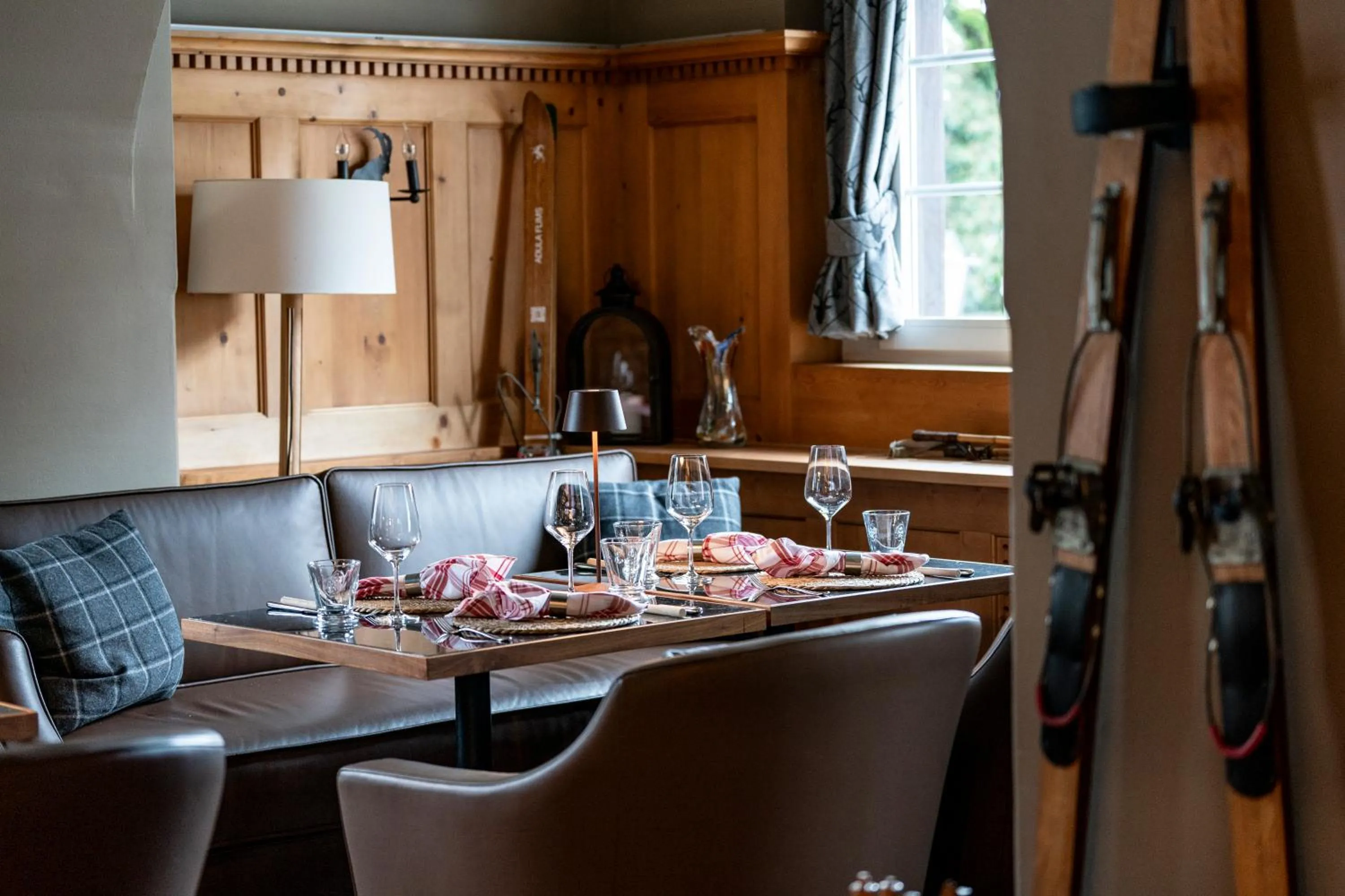 Restaurant/places to eat in Hotel Adula