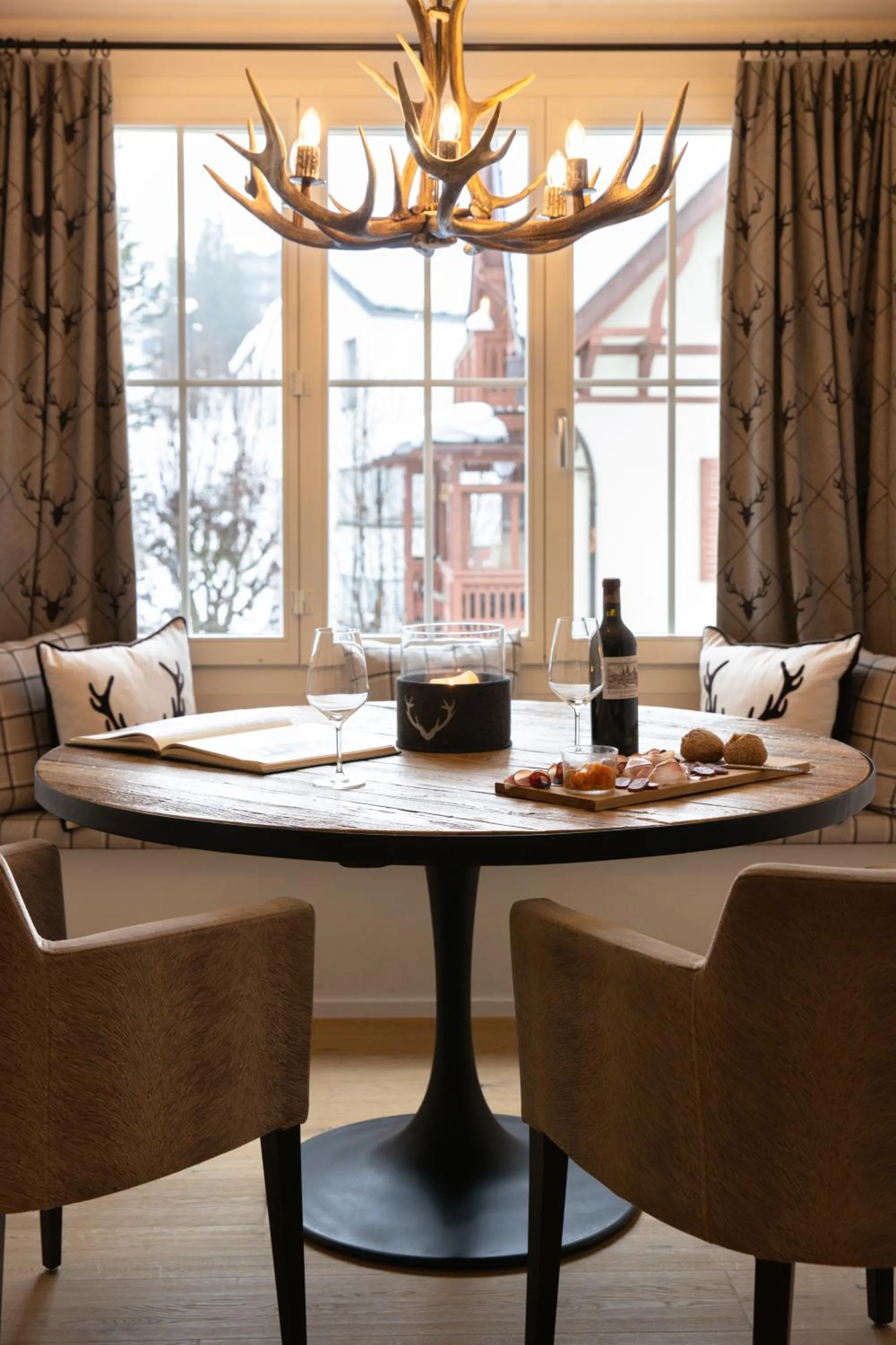 Dining area in Hotel Adula