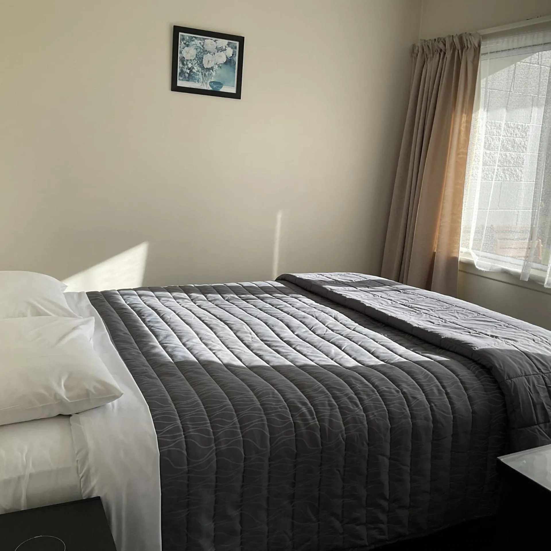 Bedroom, Bed in Alexandra Garden Court Motel