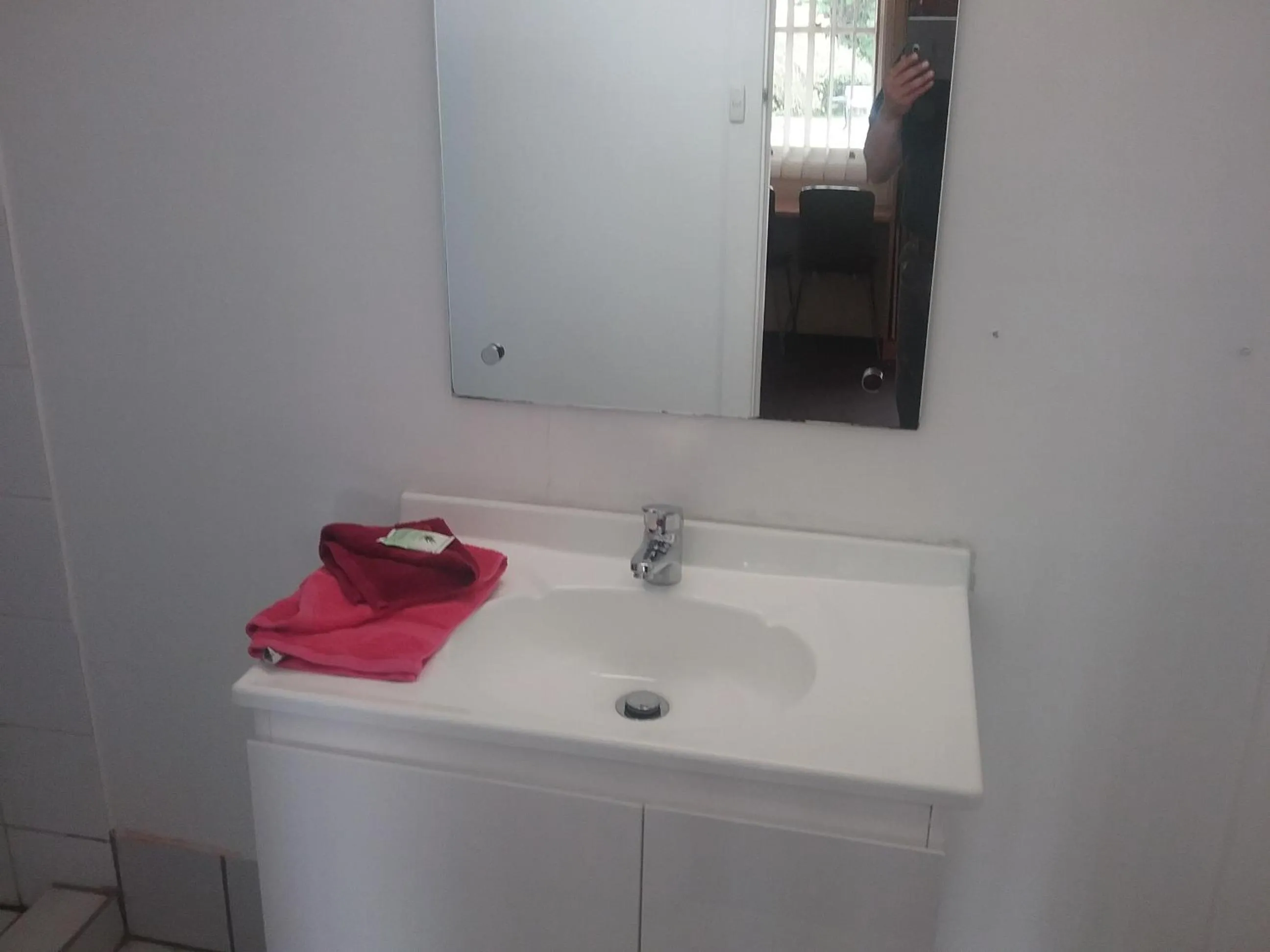 Bathroom in Murrurundi Motel