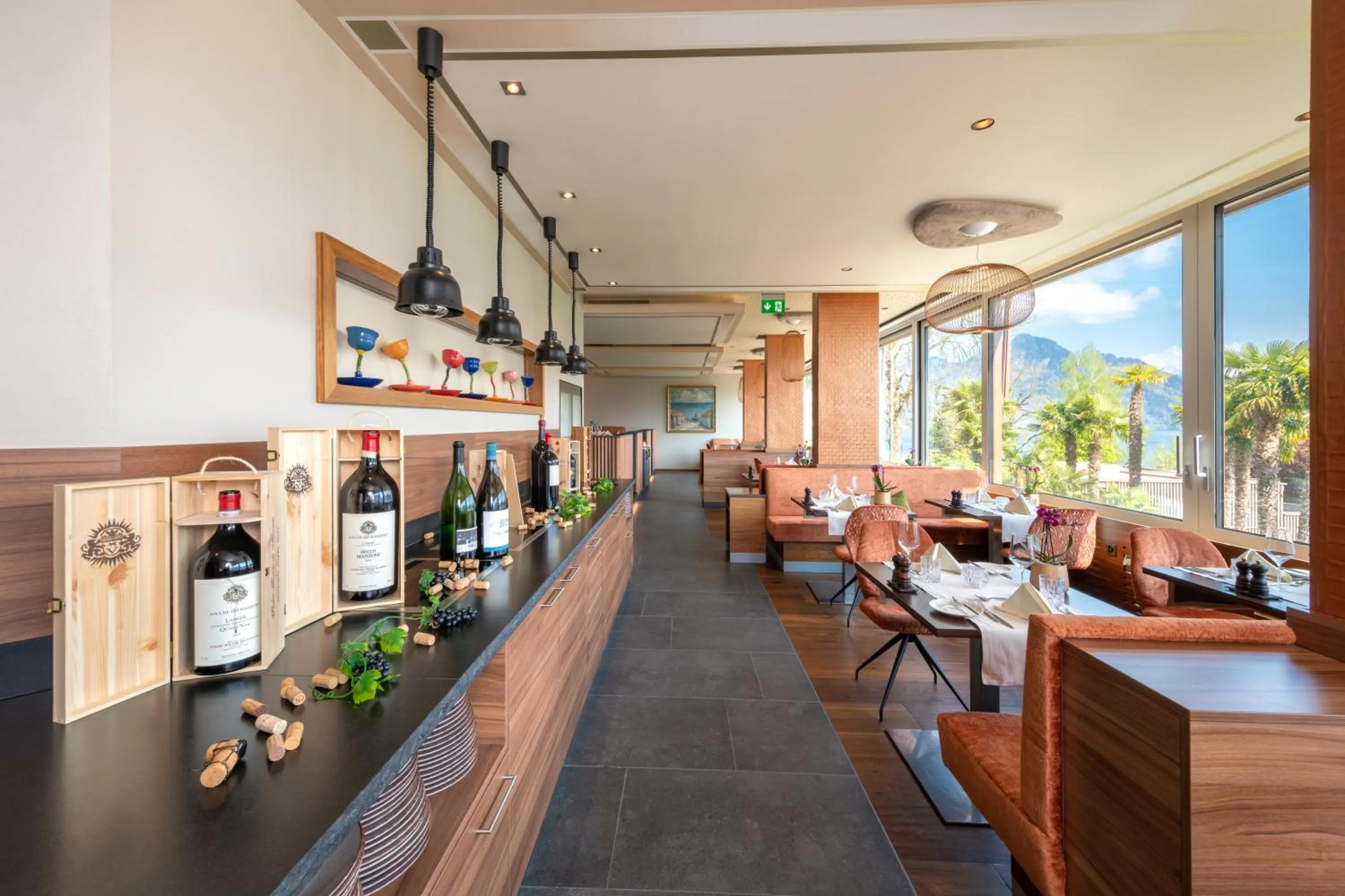 Restaurant/places to eat in Hotel Alexander