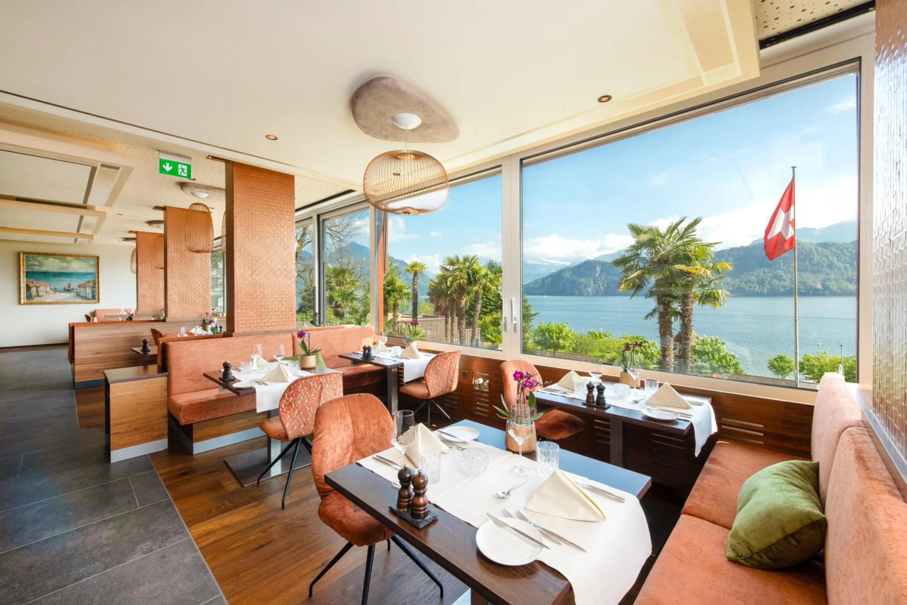 Restaurant/places to eat in Hotel Alexander