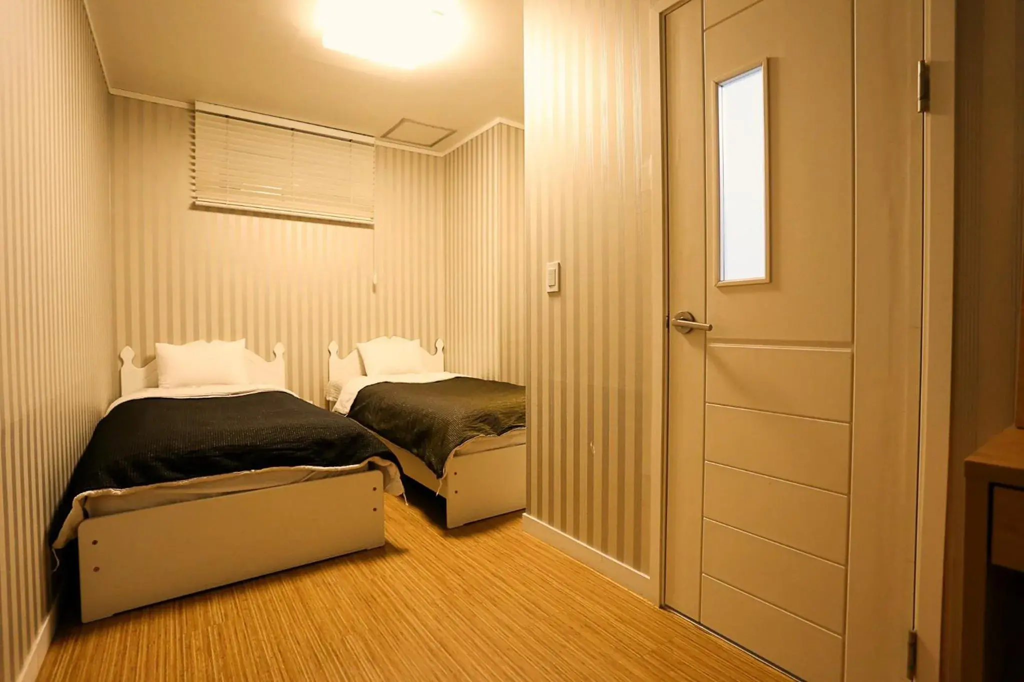 Twin Room with Private Bathroom in Mama Guesthouse Myeongdong Twin Room with Private Bathroom in Mama Guesthouse Myeongdong